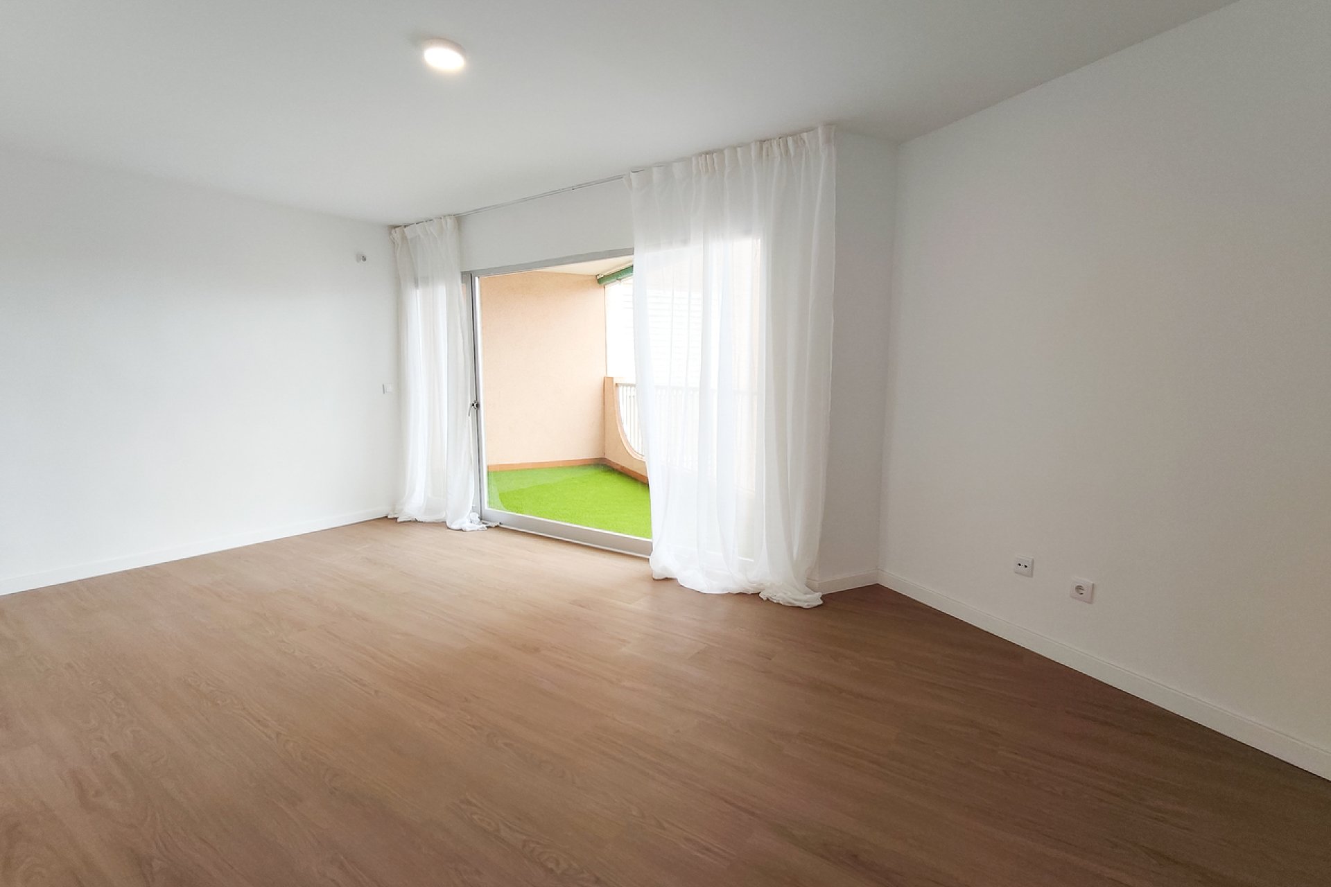 Resale - Apartment / Flat * - La Zenia *