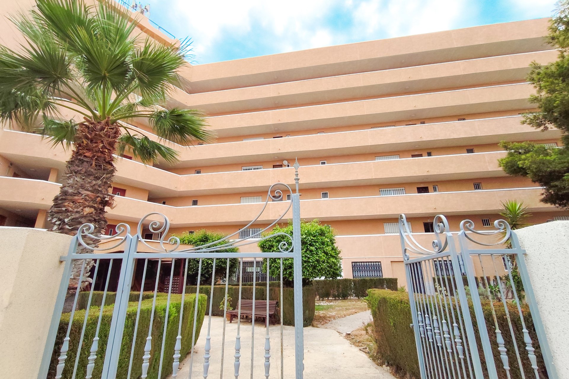Resale - Apartment / Flat * - La Zenia *