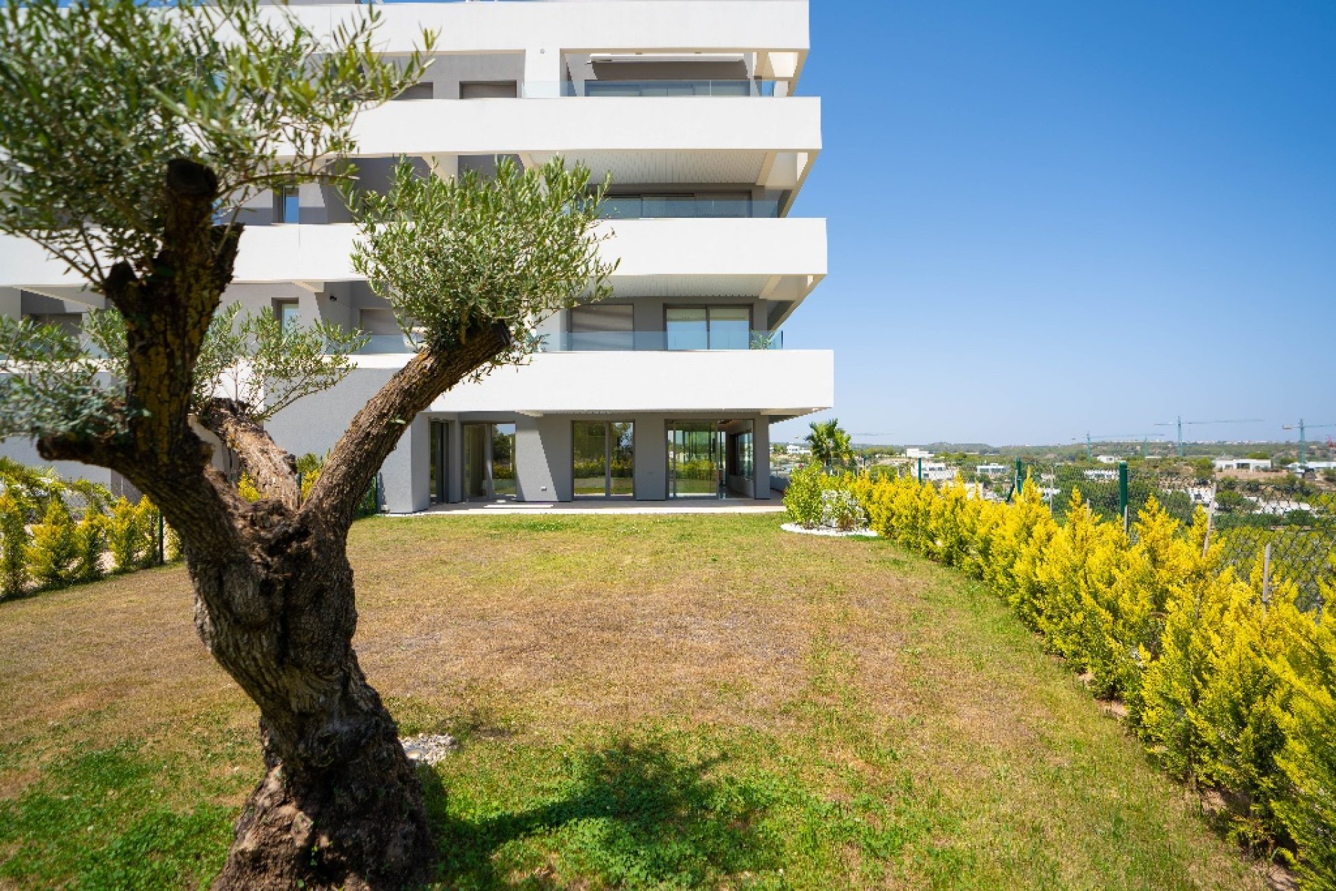Resale - Apartment / Flat * - Las Colinas Golf * - Las Colinas Golf Resort *
