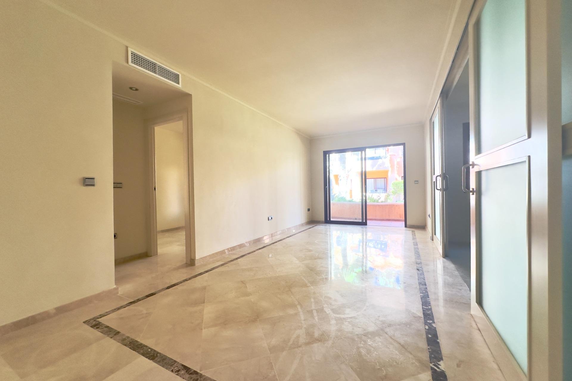Resale - Apartment / Flat * - Los Alcazares * - Punta Calera