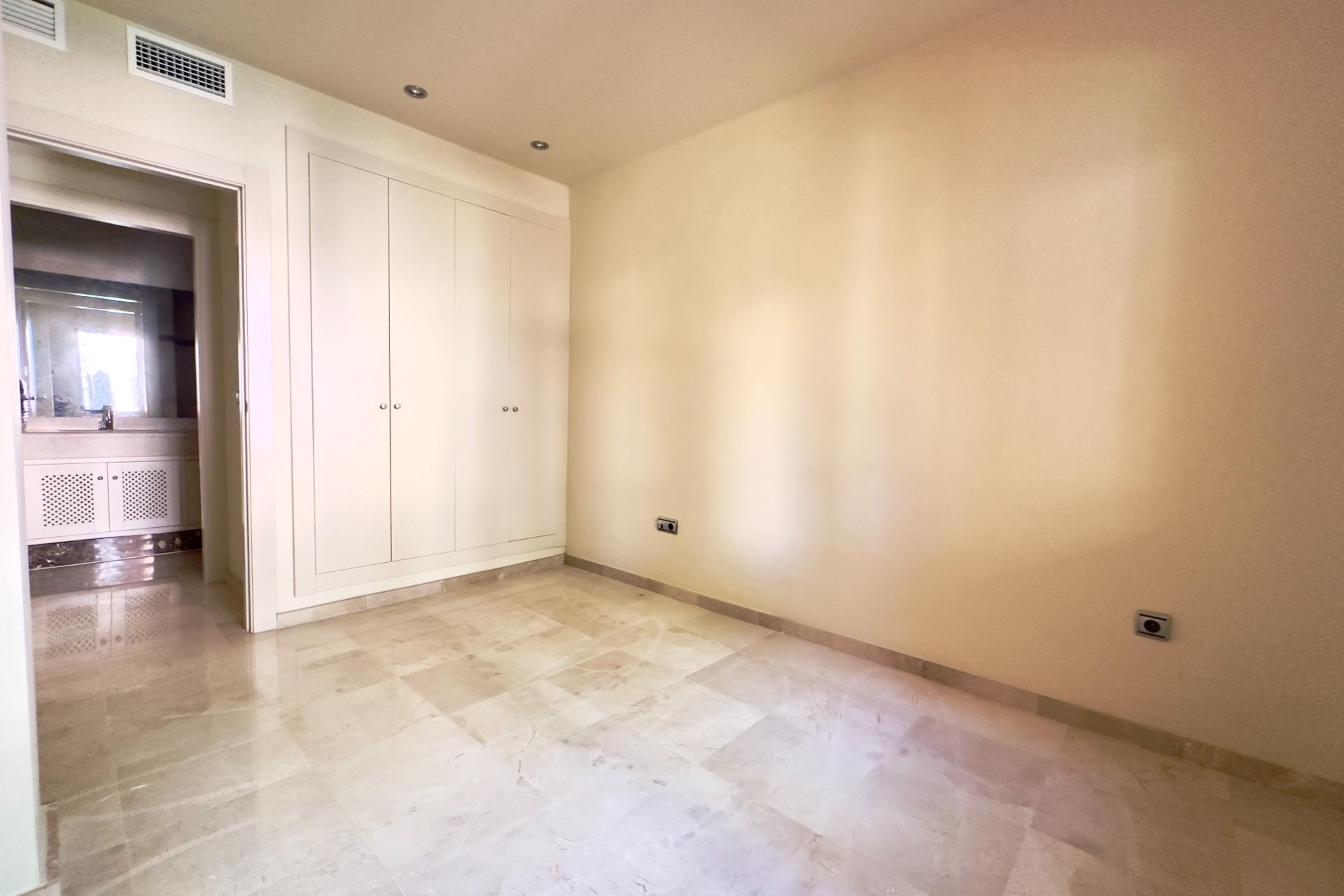 Resale - Apartment / Flat * - Los Alcazares * - Punta Calera