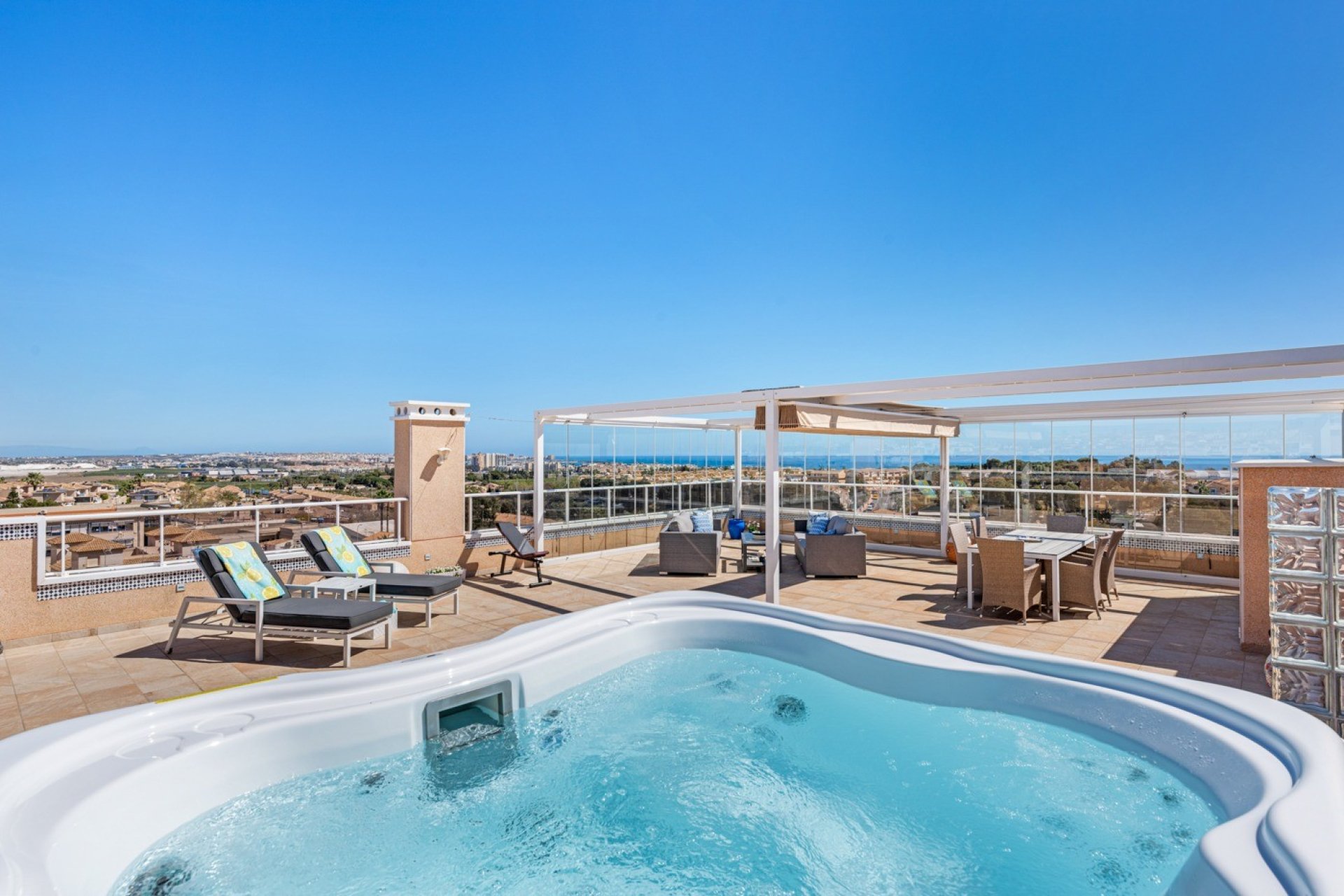 Resale - Apartment / Flat * - Los Altos * - Torrevieja