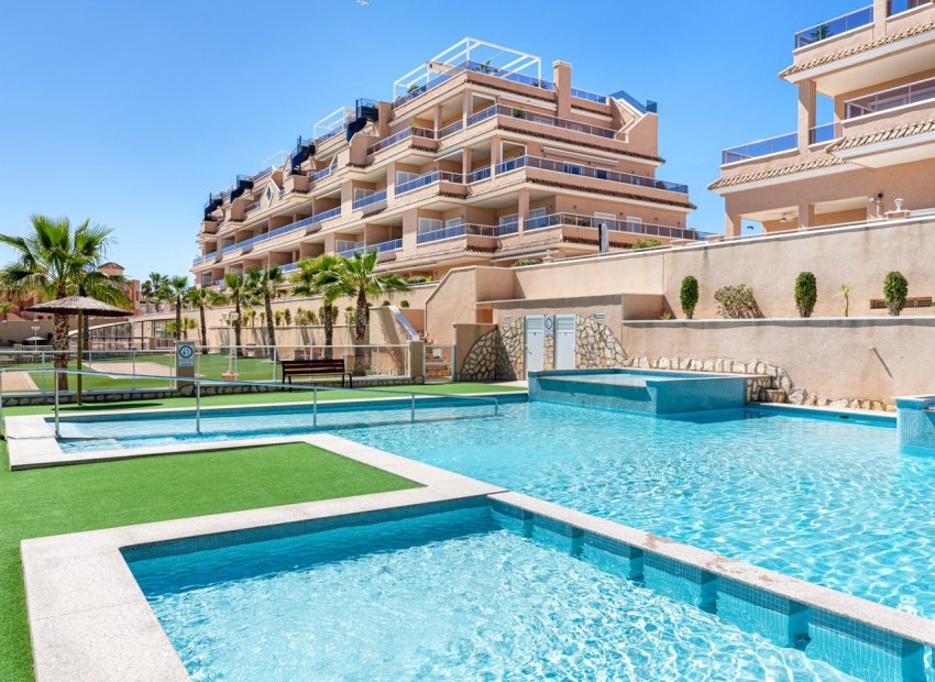 Resale - Apartment / Flat * - Los Altos * - Torrevieja