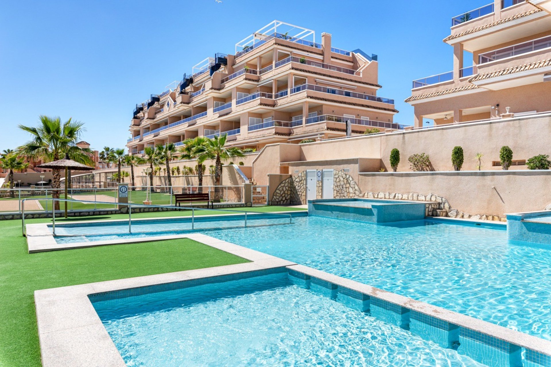 Resale - Apartment / Flat * - Los Altos * - Torrevieja