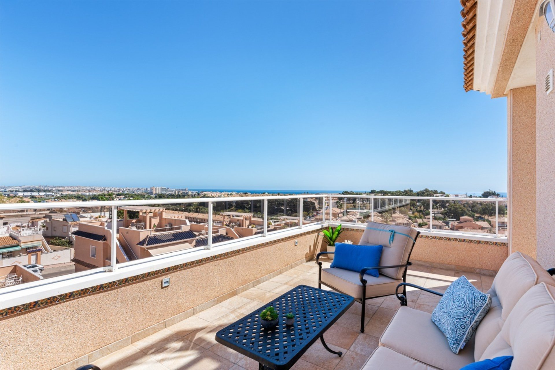 Resale - Apartment / Flat * - Los Altos * - Torrevieja