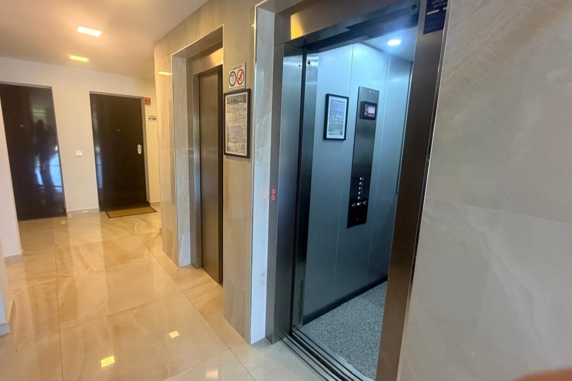 Resale - Apartment / Flat * - Los Altos * - Torrevieja *