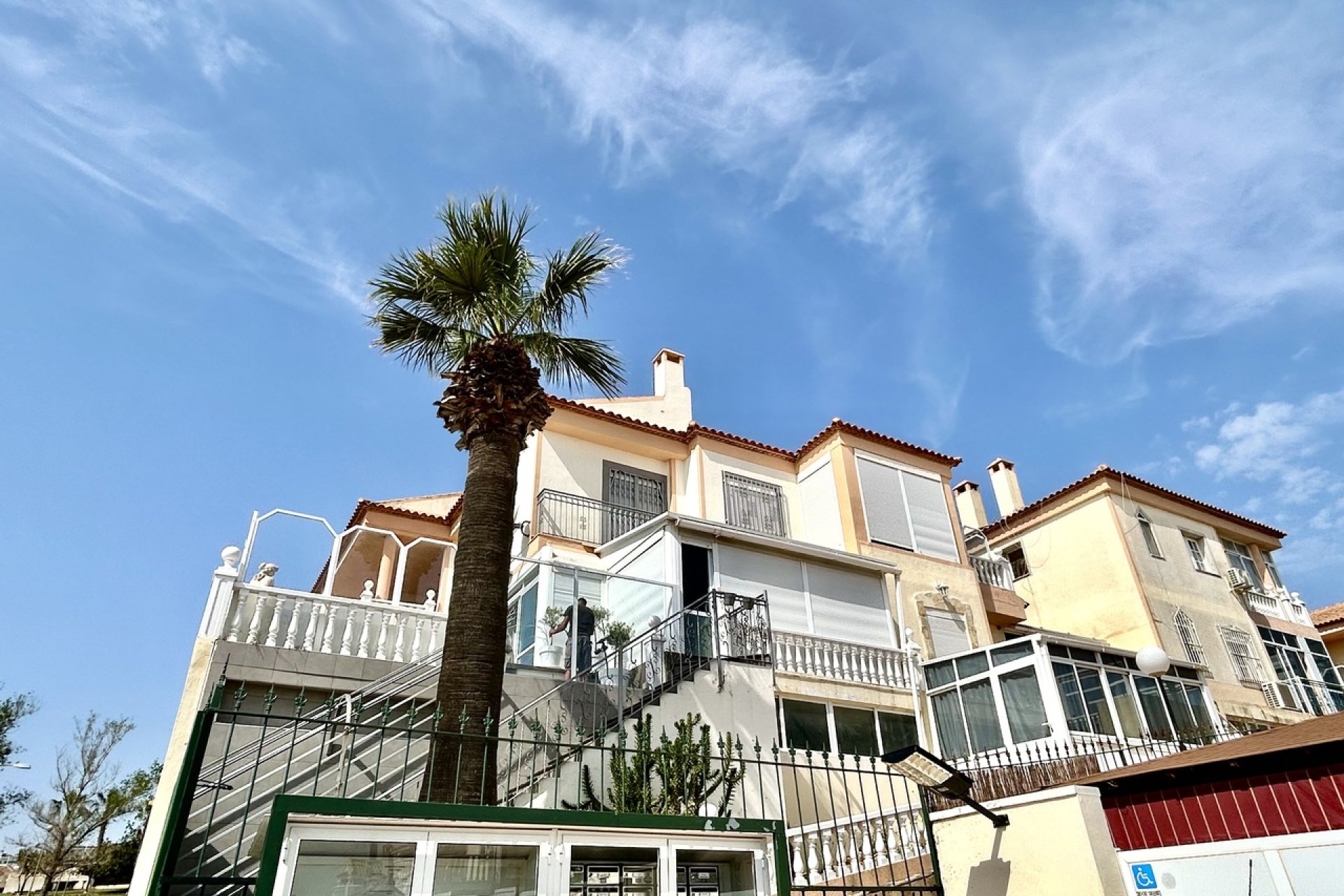 Resale - Apartment / Flat * - Los Altos *