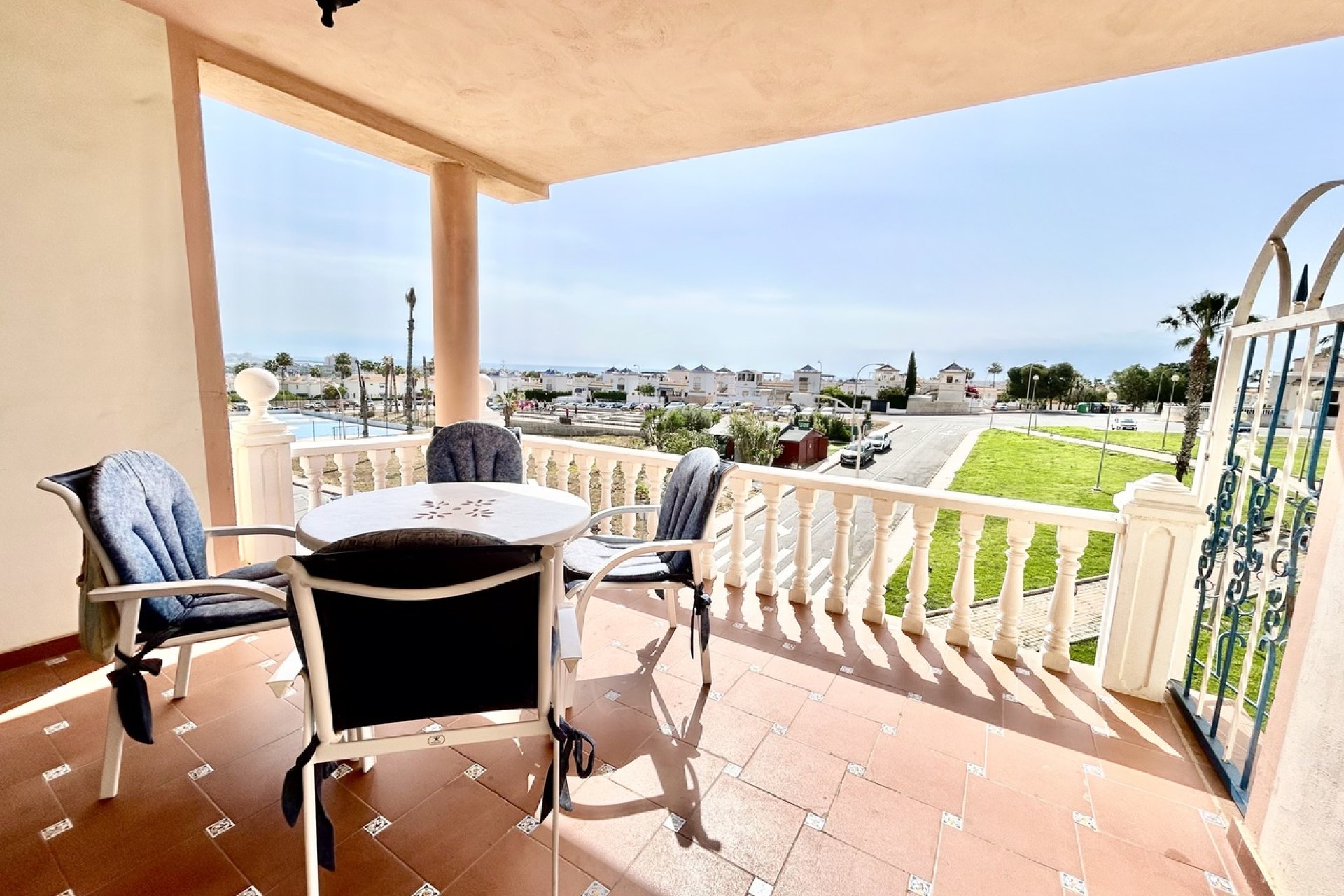 Resale - Apartment / Flat * - Los Altos *