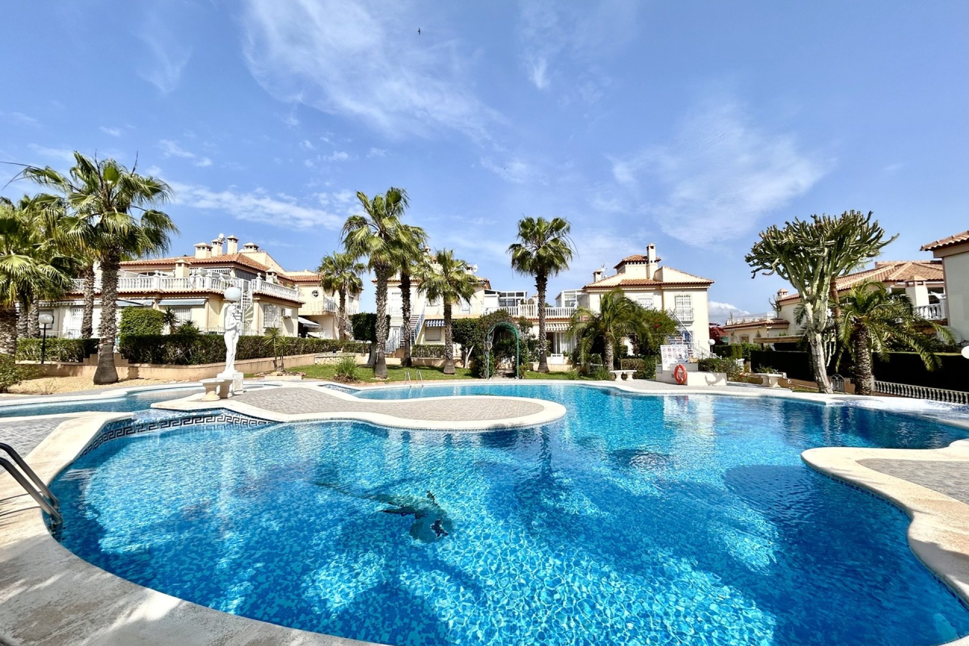 Resale - Apartment / Flat * - Los Altos *