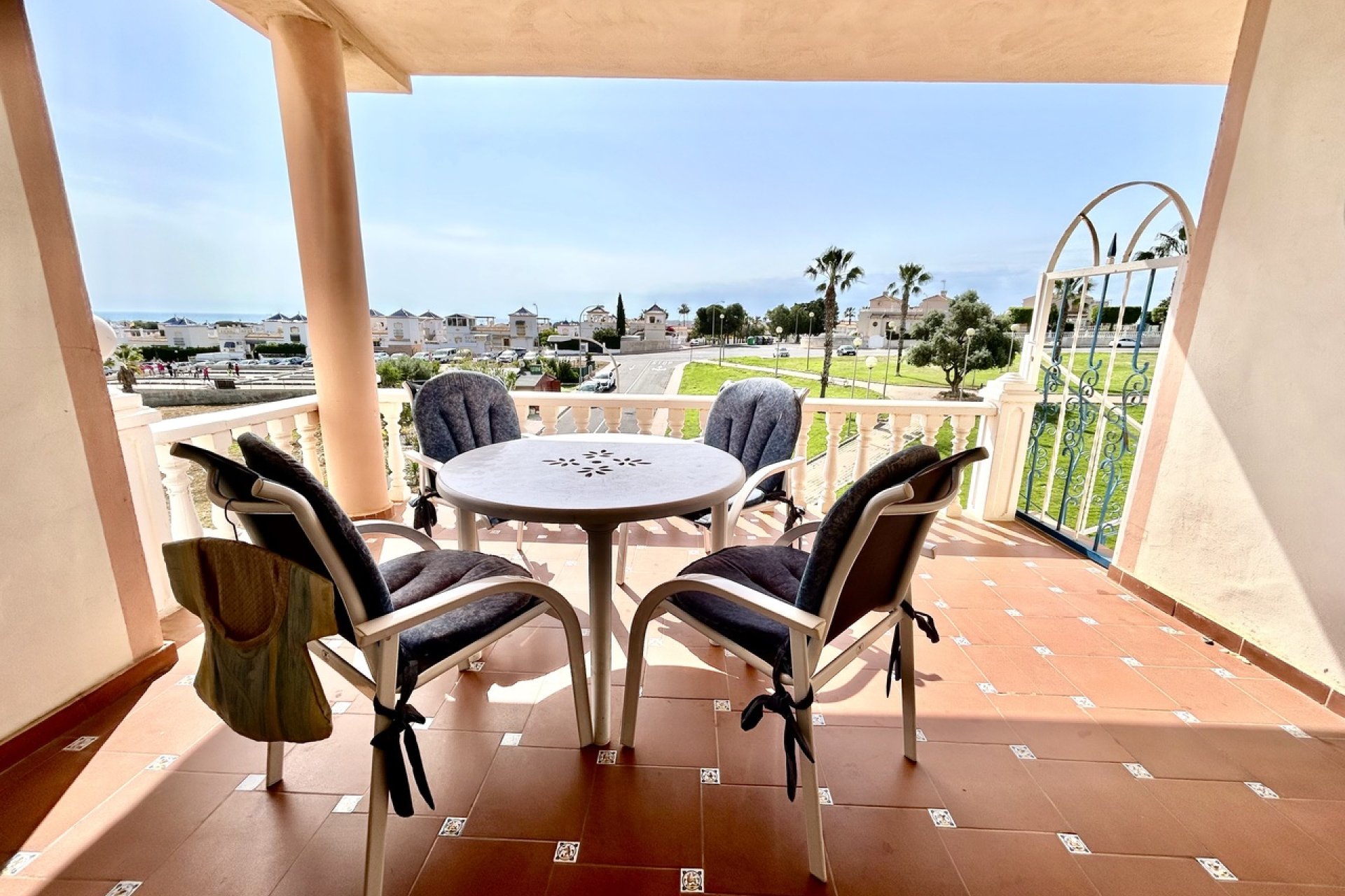 Resale - Apartment / Flat * - Los Altos *