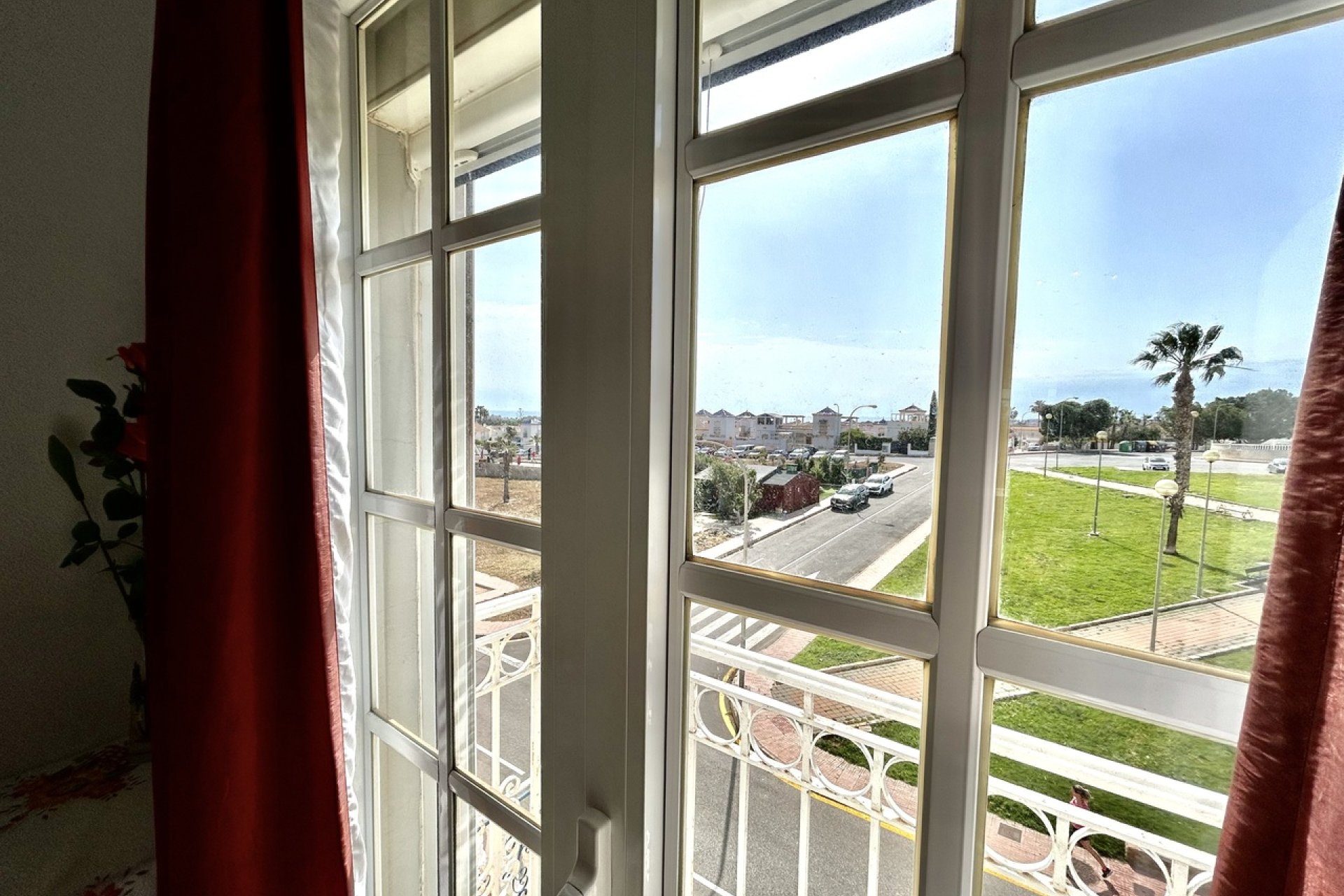 Resale - Apartment / Flat * - Los Altos *