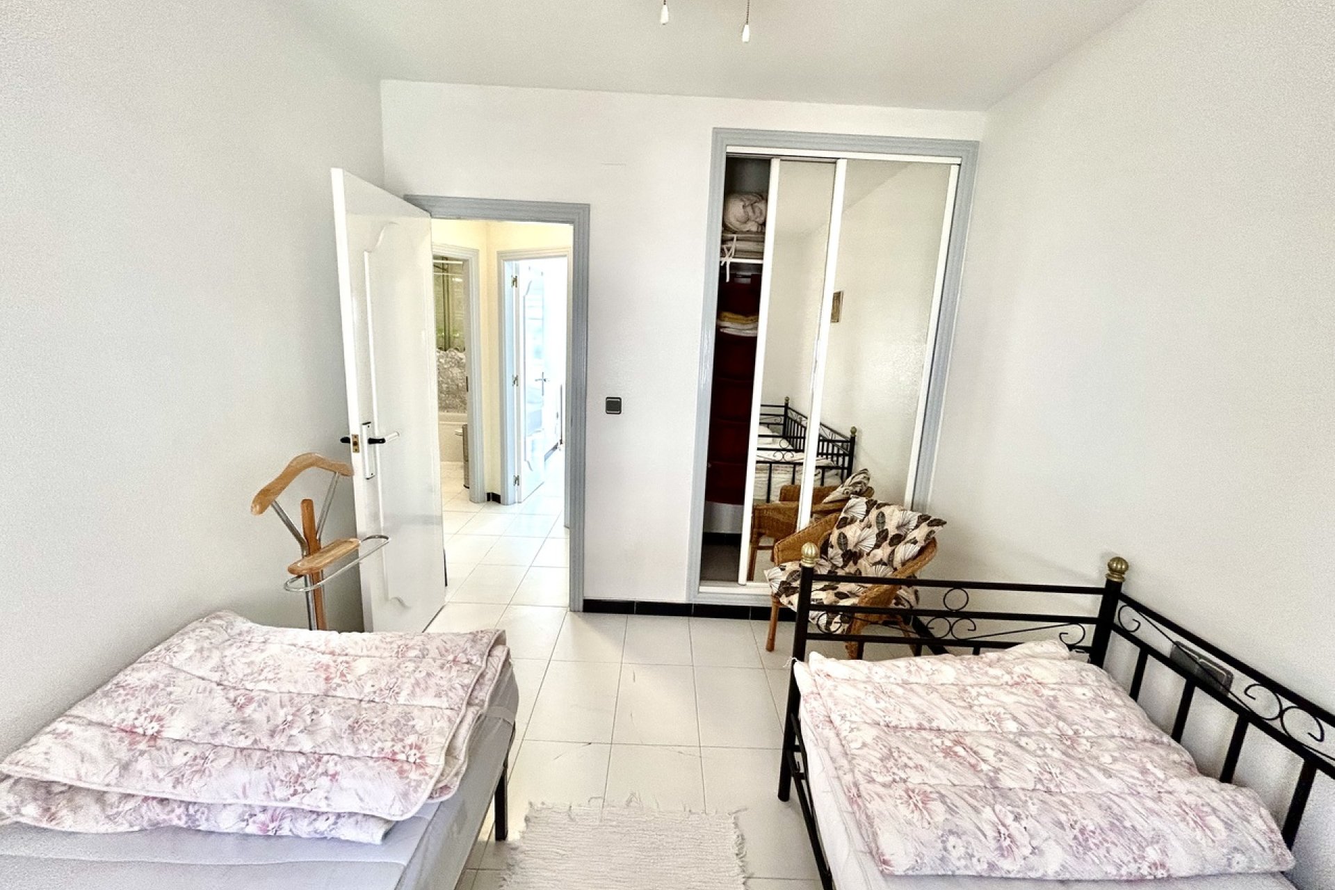 Resale - Apartment / Flat * - Los Altos *
