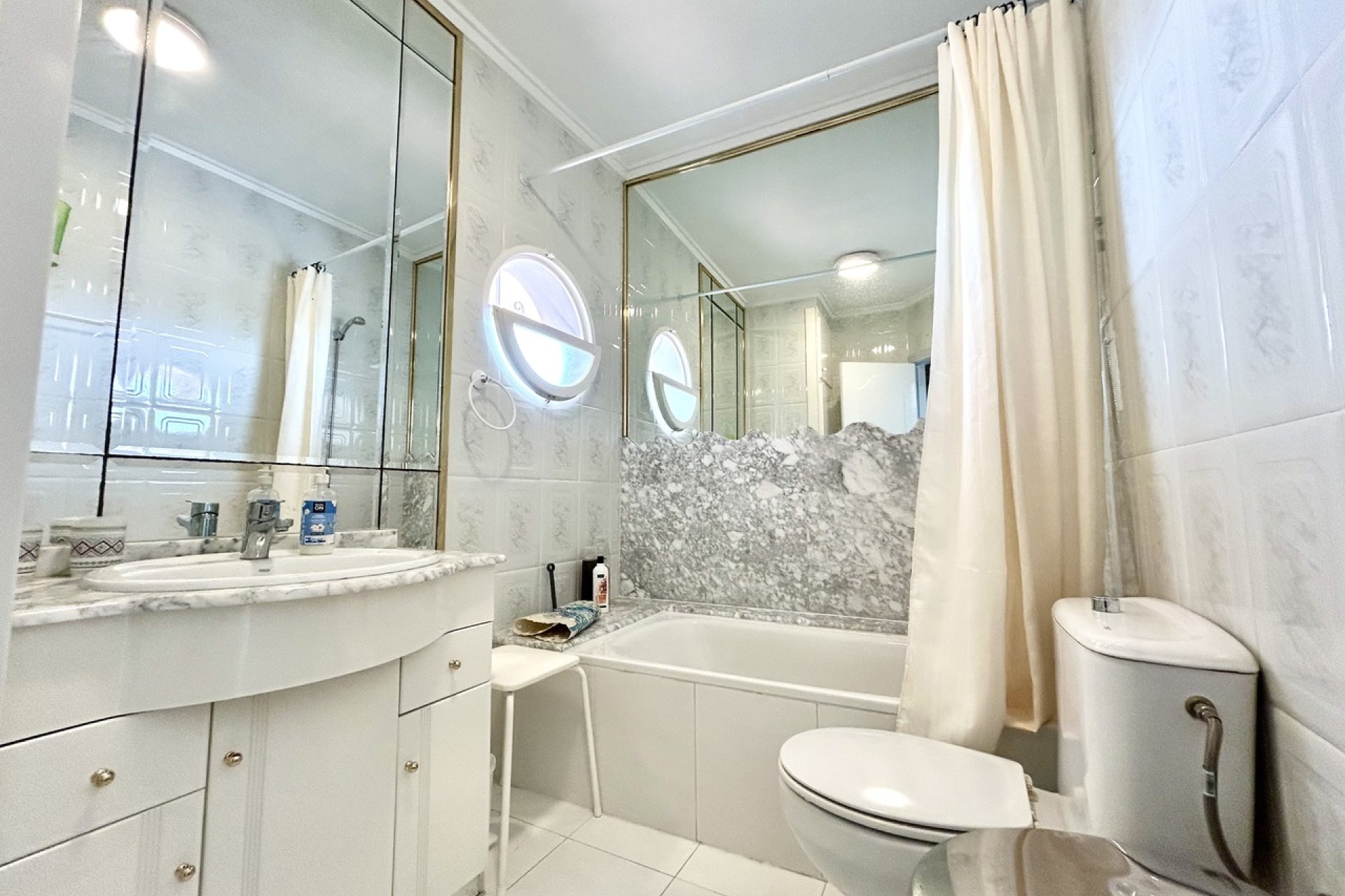 Resale - Apartment / Flat * - Los Altos *