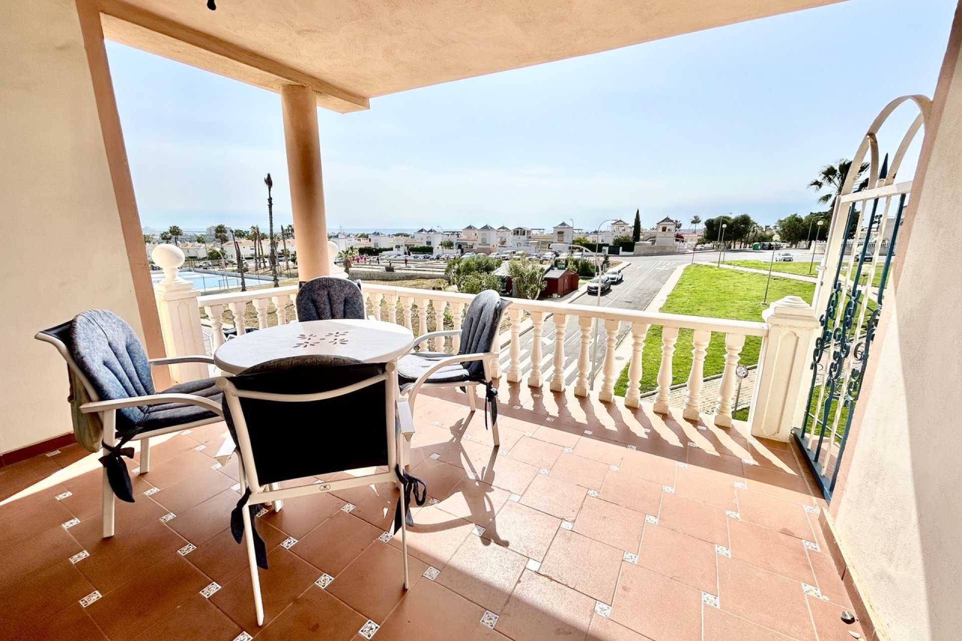Resale - Apartment / Flat * - Los Altos *