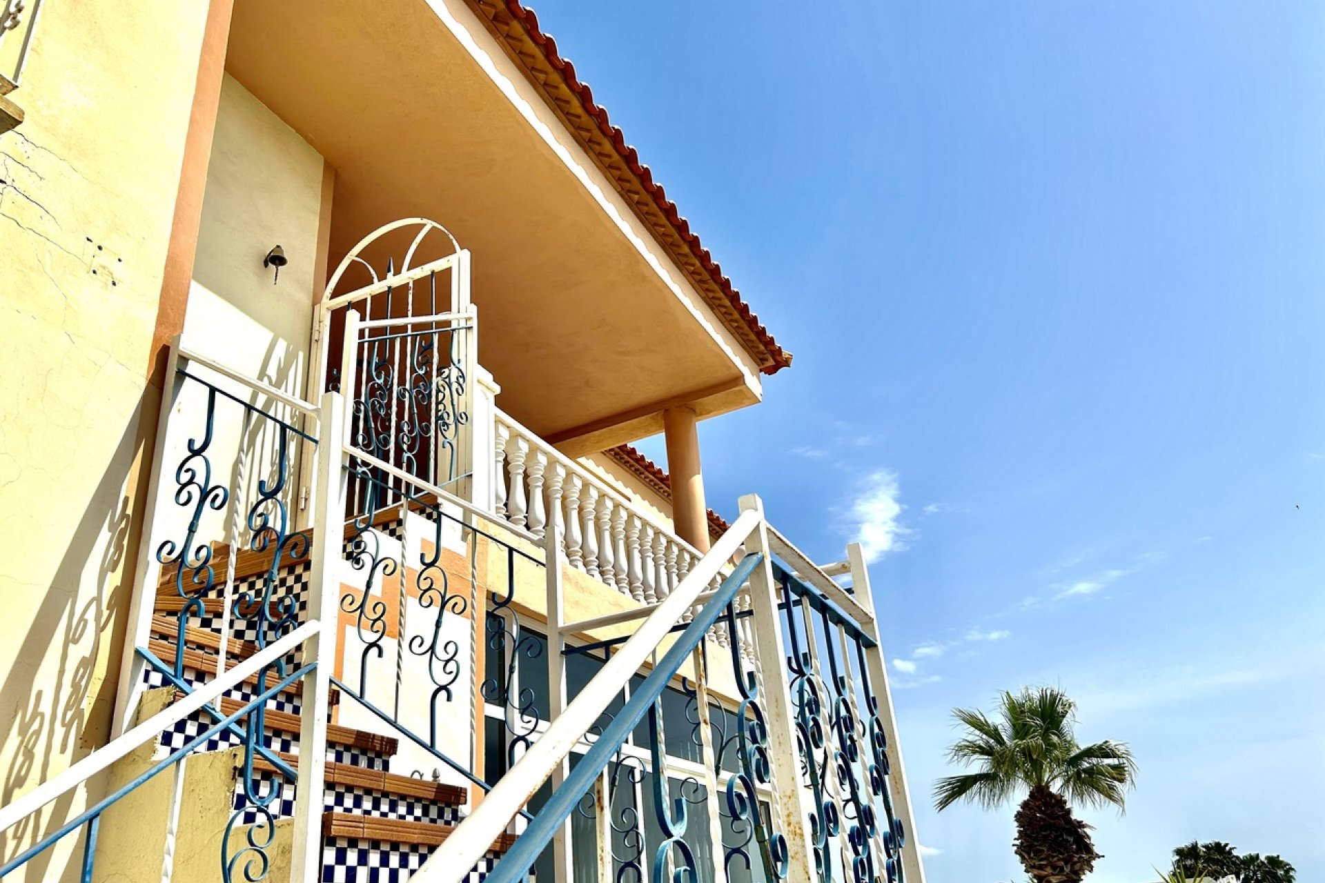 Resale - Apartment / Flat * - Los Altos *