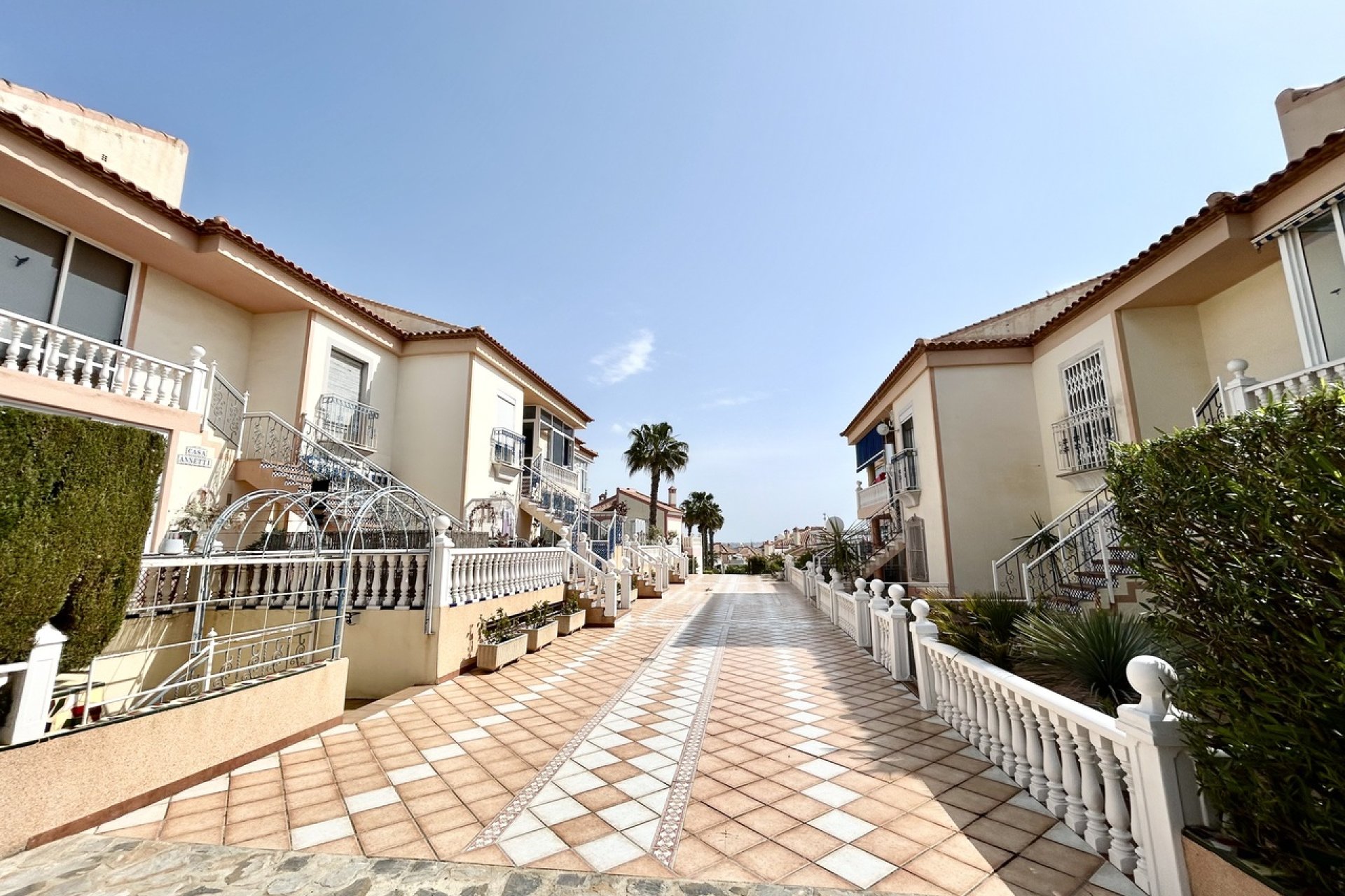 Resale - Apartment / Flat * - Los Altos *