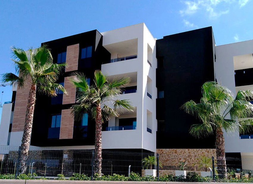 Resale - Apartment / Flat * - Los Altos *