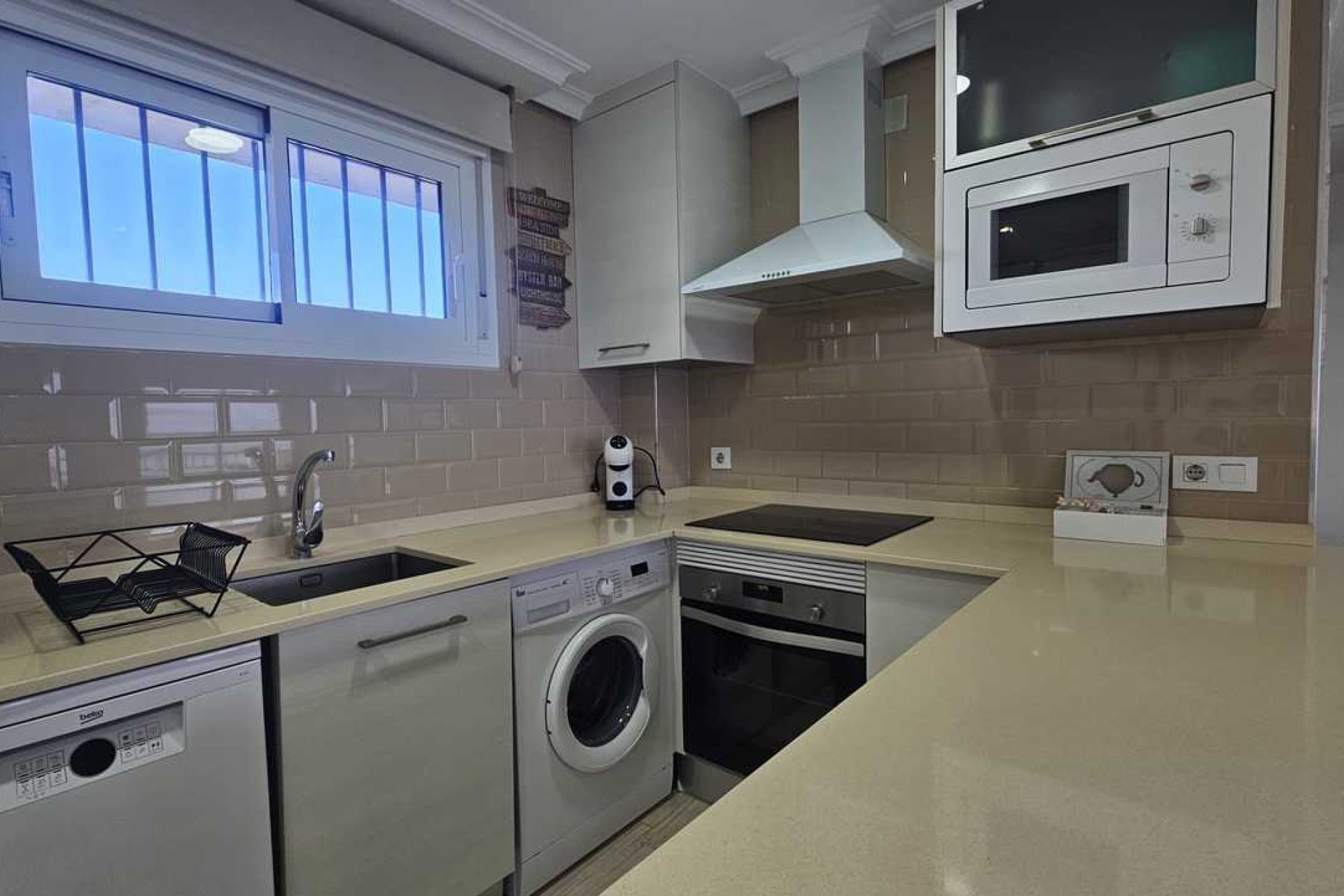 Resale - Apartment / Flat * - Mil Palmeras *