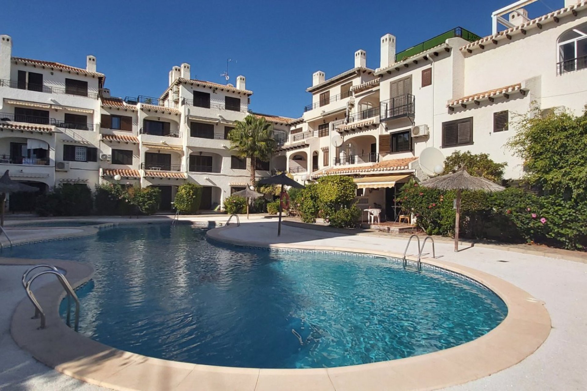 Resale - Apartment / Flat * - Orihuela Costa * - Cabo Roig *