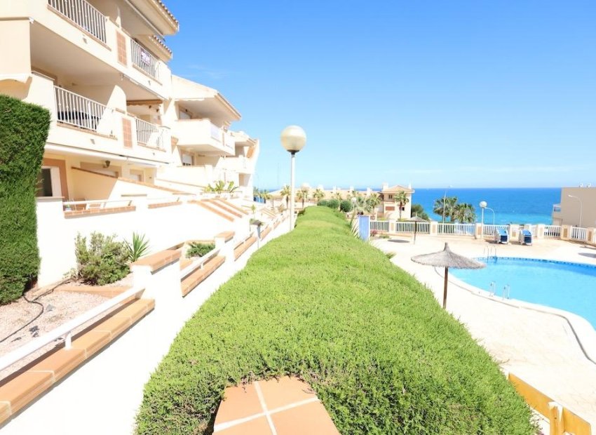 Resale - Apartment / Flat * - Orihuela Costa * - Campoamor *