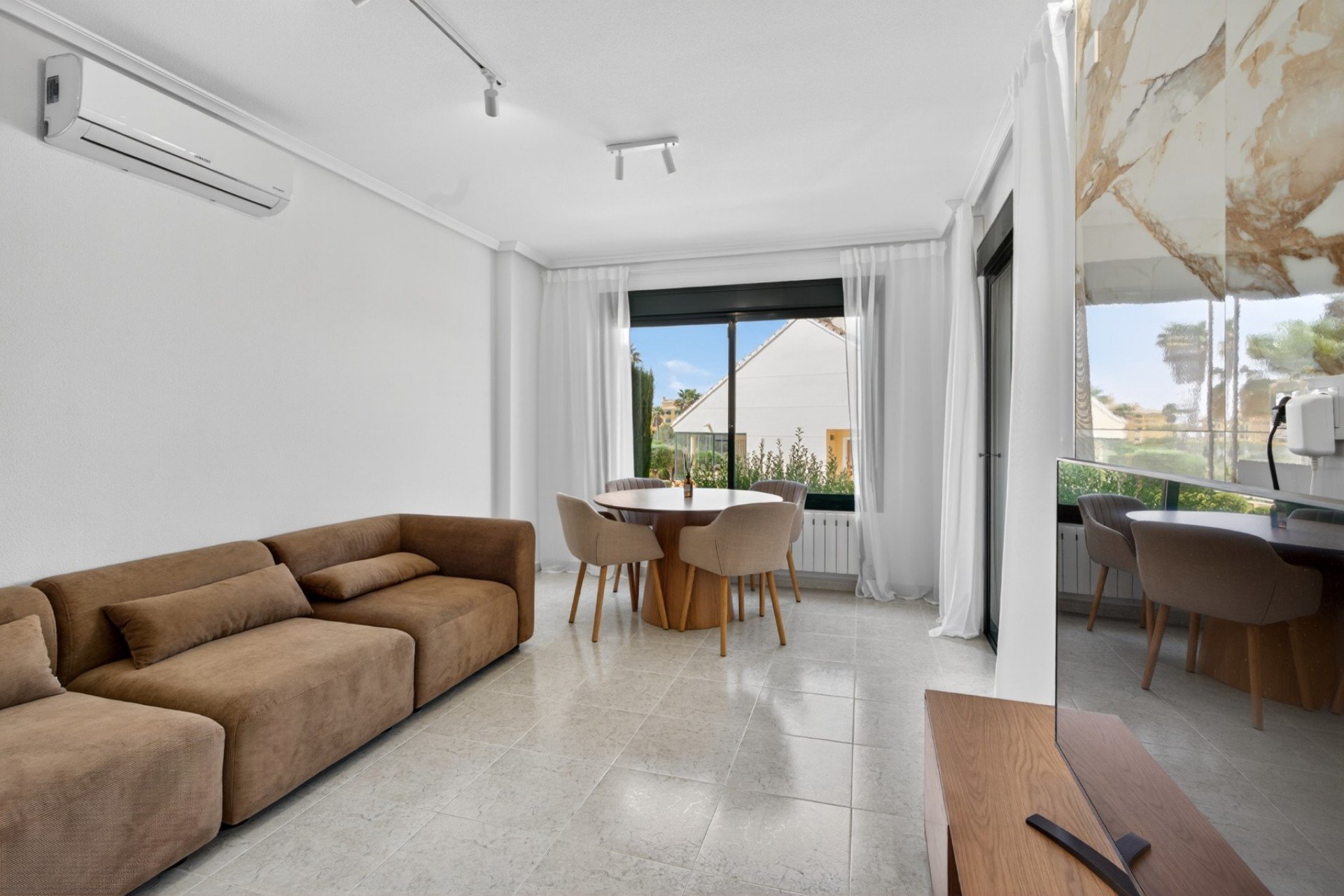 Resale - Apartment / Flat * - Orihuela Costa * - Campoamor *