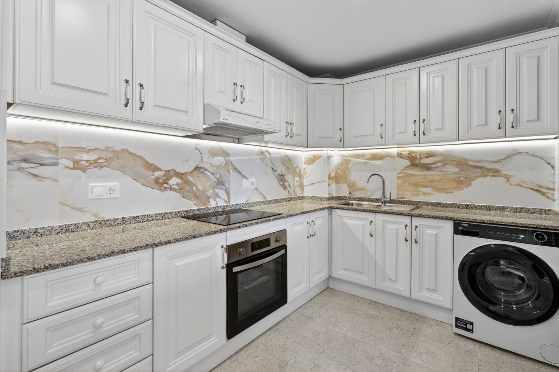 Resale - Apartment / Flat * - Orihuela Costa * - Campoamor *