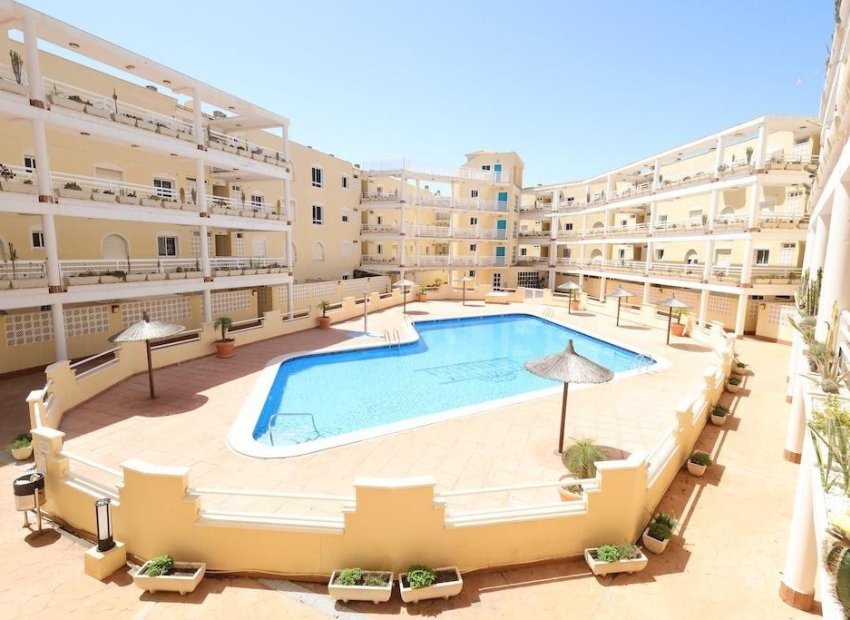 Resale - Apartment / Flat * - Orihuela Costa * - Campoamor *