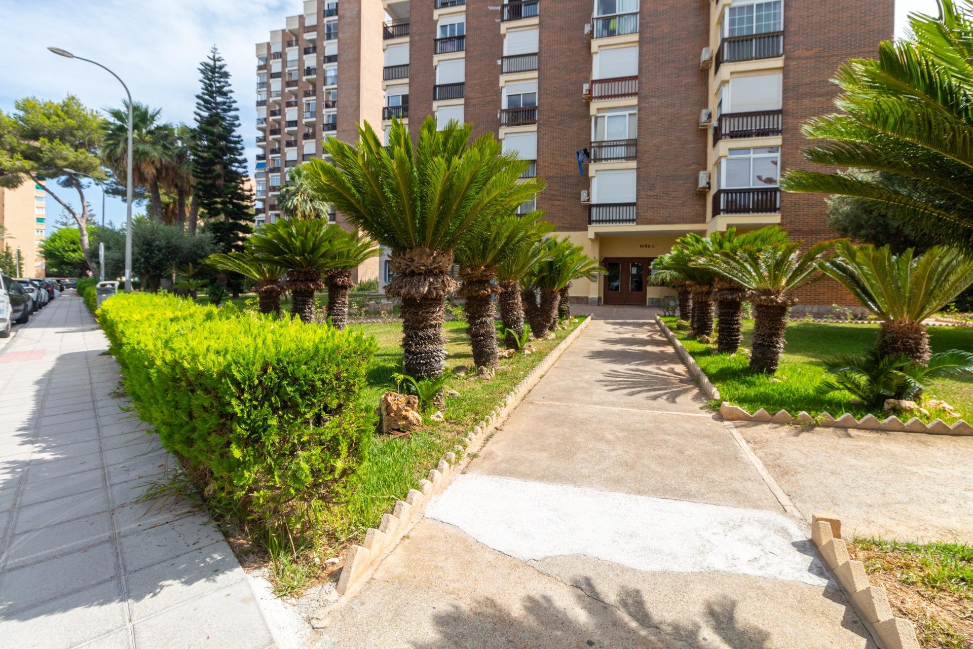 Resale - Apartment / Flat * - Orihuela Costa * - Campoamor *
