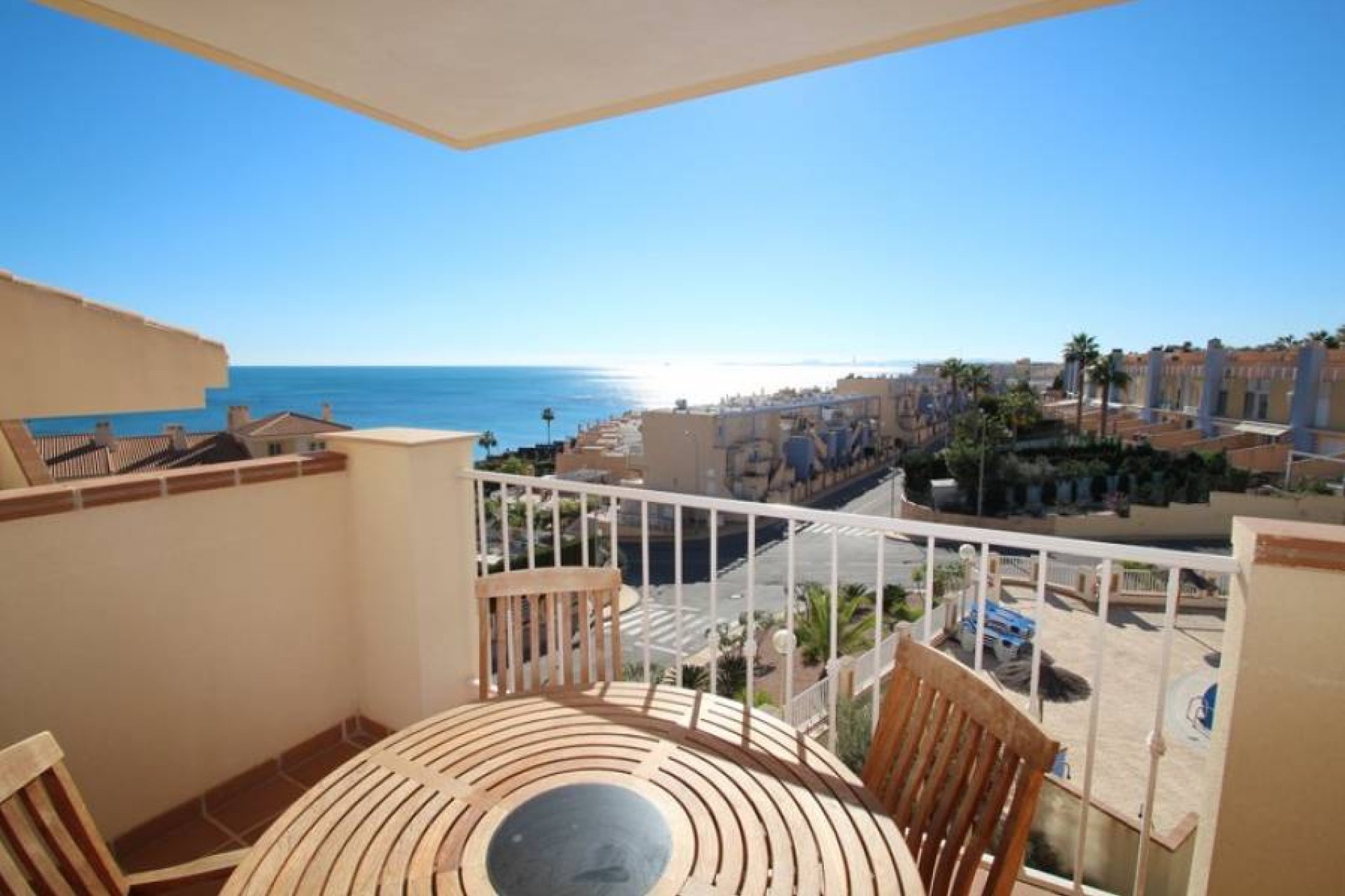 Resale - Apartment / Flat * - Orihuela Costa * - Campoamor *