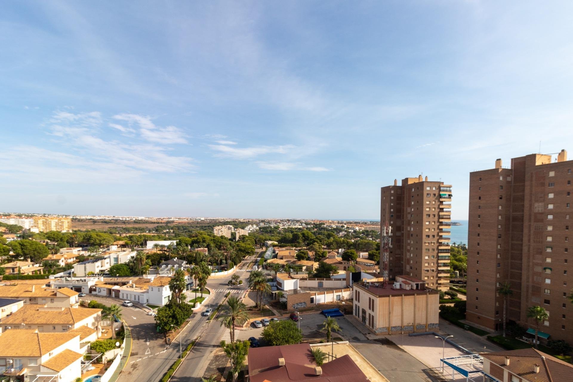 Resale - Apartment / Flat * - Orihuela Costa * - Campoamor *