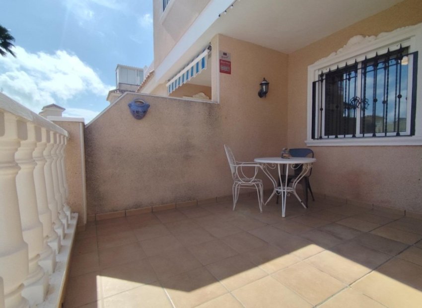 Resale - Apartment / Flat * - Orihuela Costa * - Campoamor *