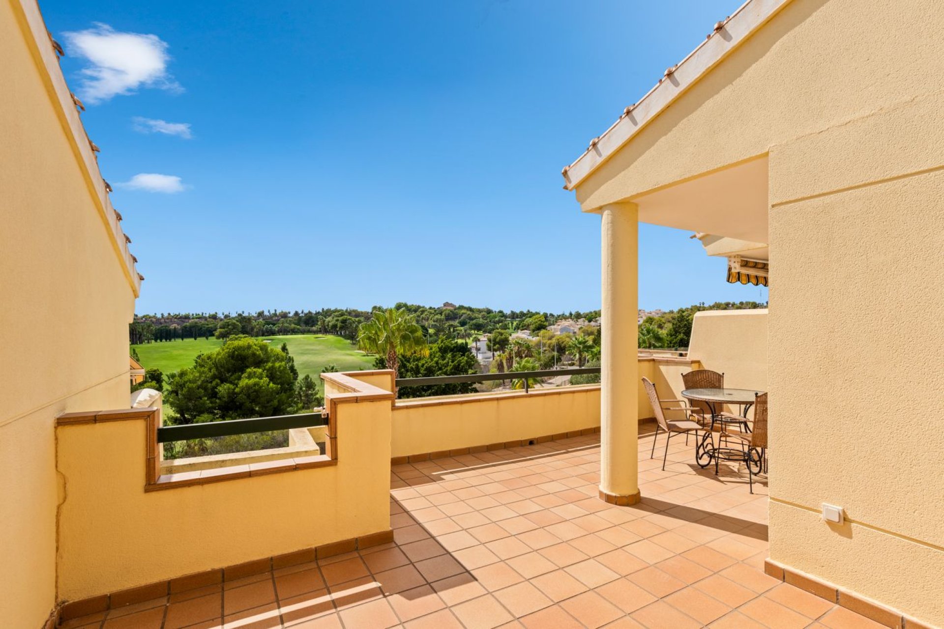 Resale - Apartment / Flat * - Orihuela Costa - Dehesa de campoamor *