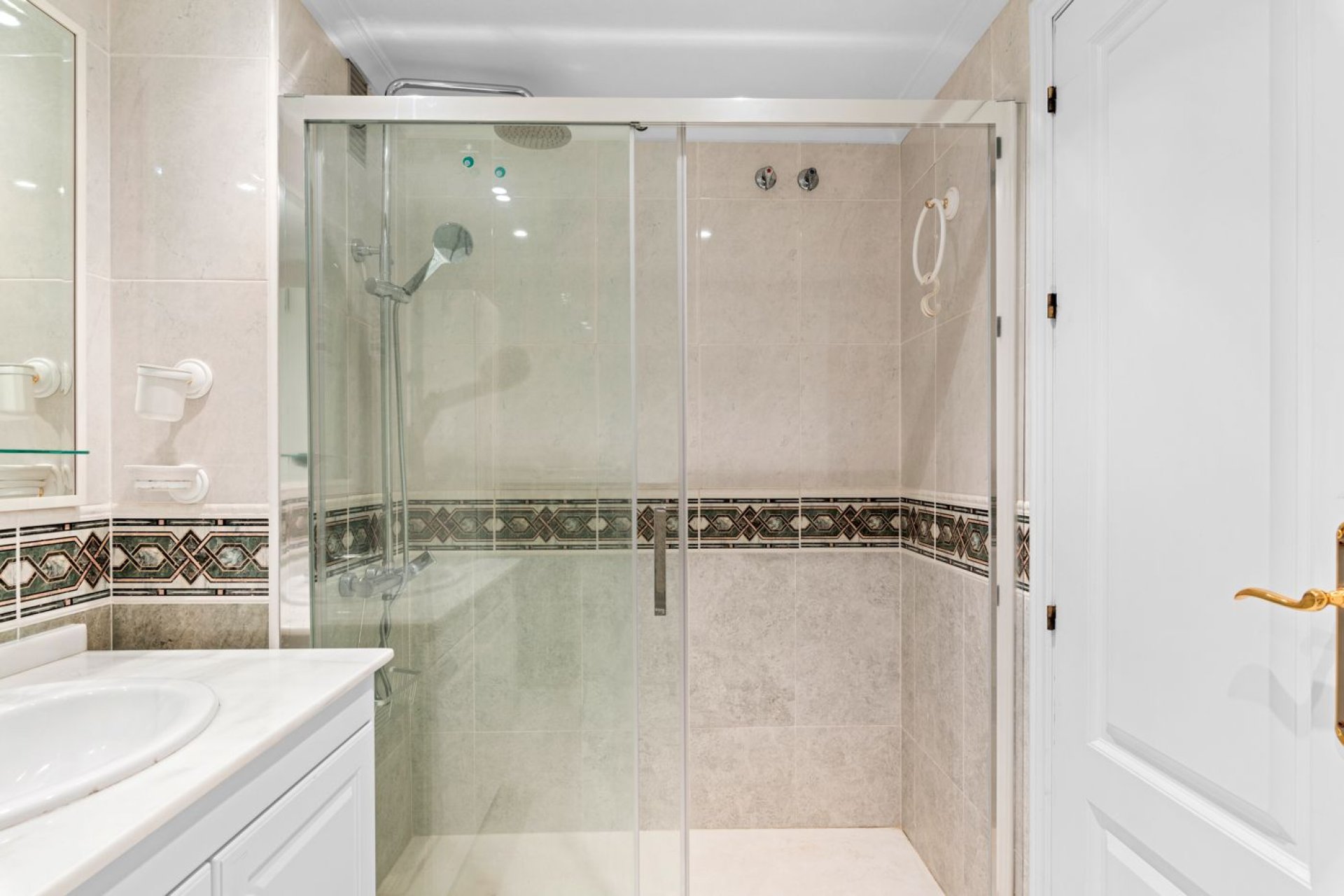 Resale - Apartment / Flat * - Orihuela Costa - Dehesa de campoamor *