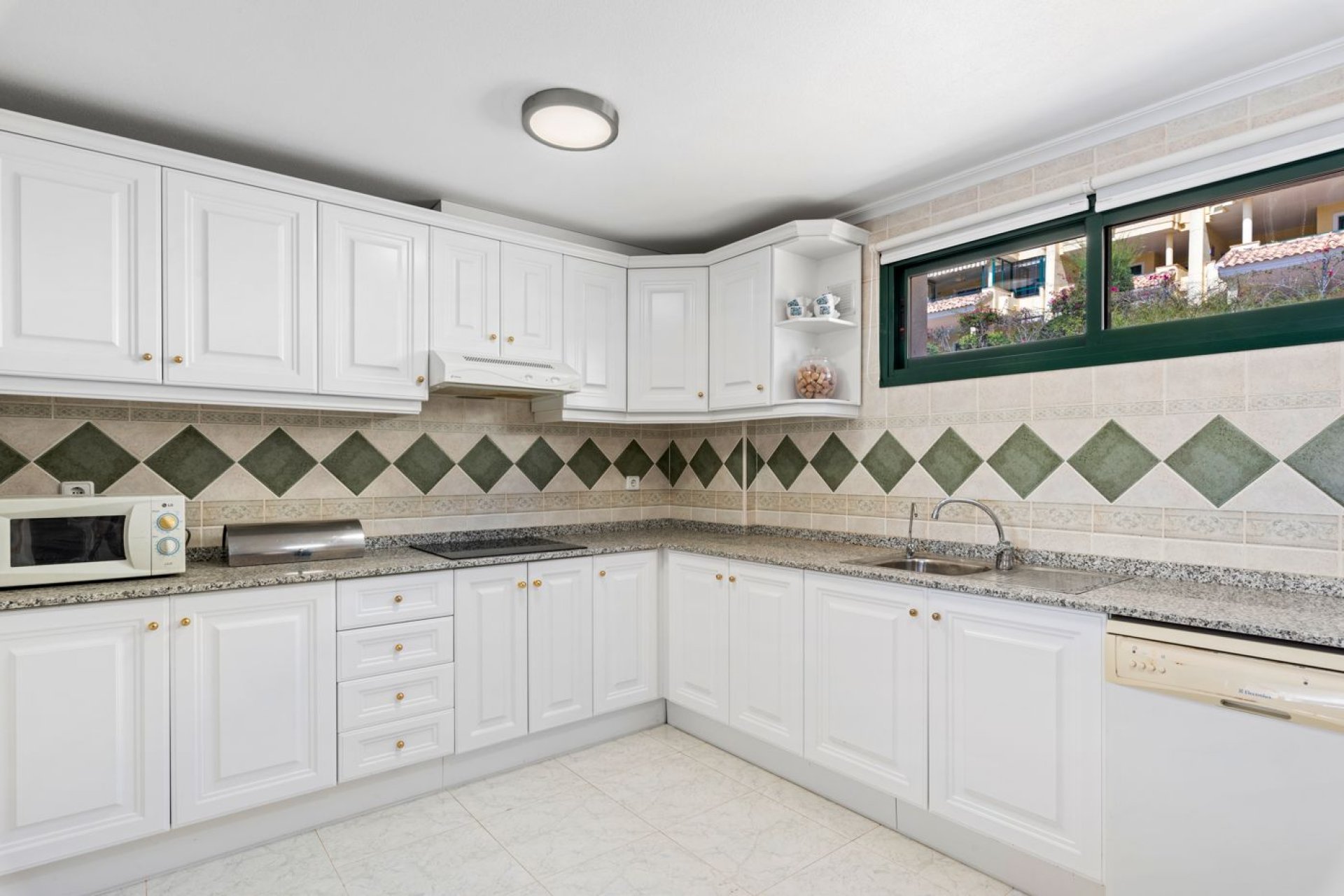 Resale - Apartment / Flat * - Orihuela Costa - Dehesa de campoamor *