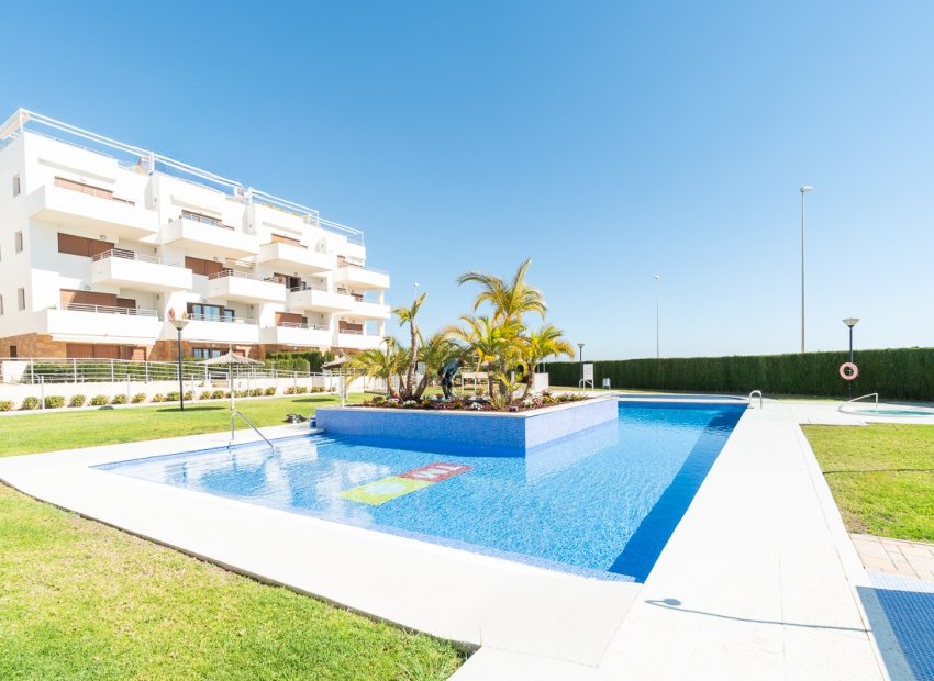 Resale - Apartment / Flat * - Orihuela Costa * - Dehesa de campoamor *