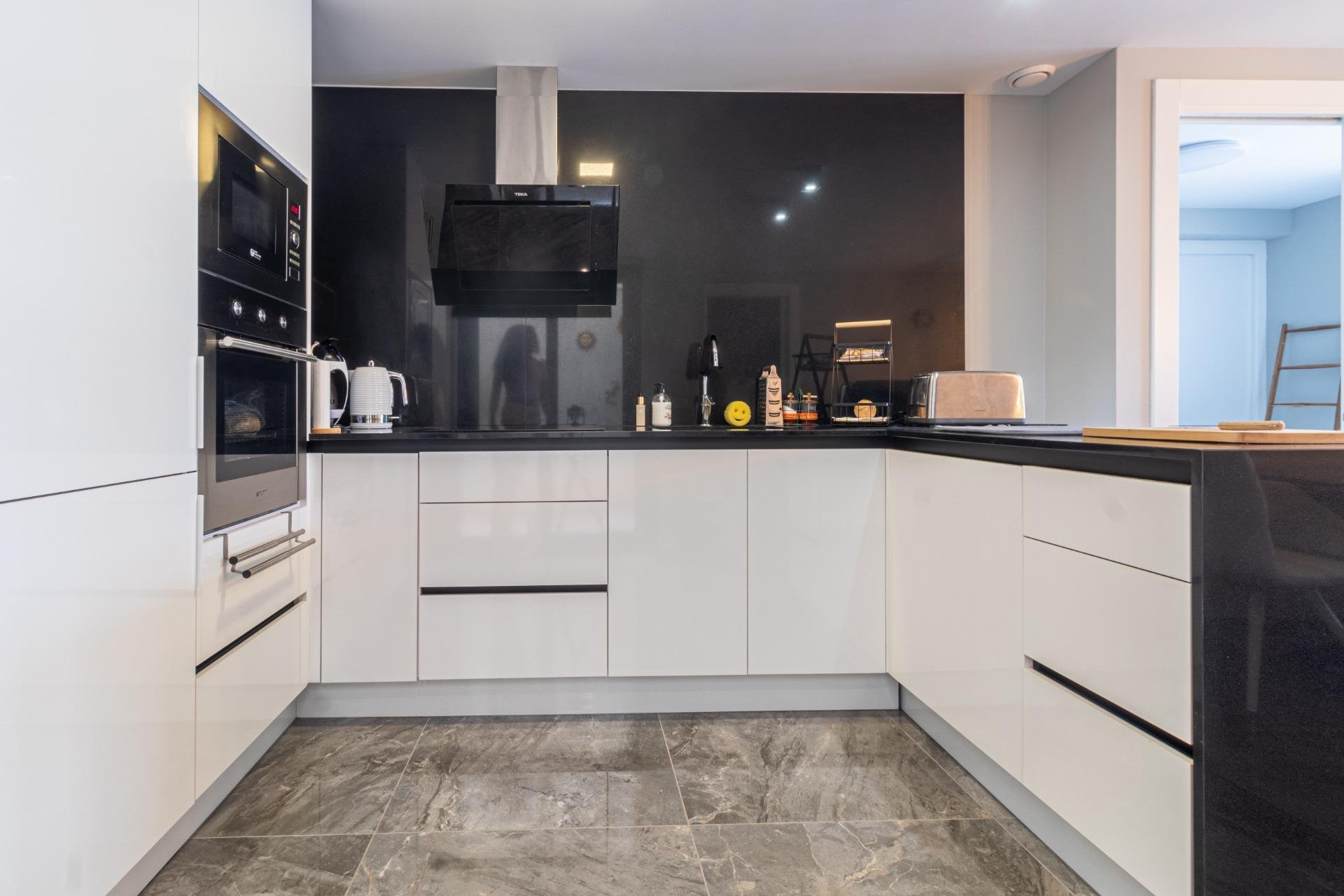 Resale - Apartment / Flat * - Orihuela Costa - La Florida *