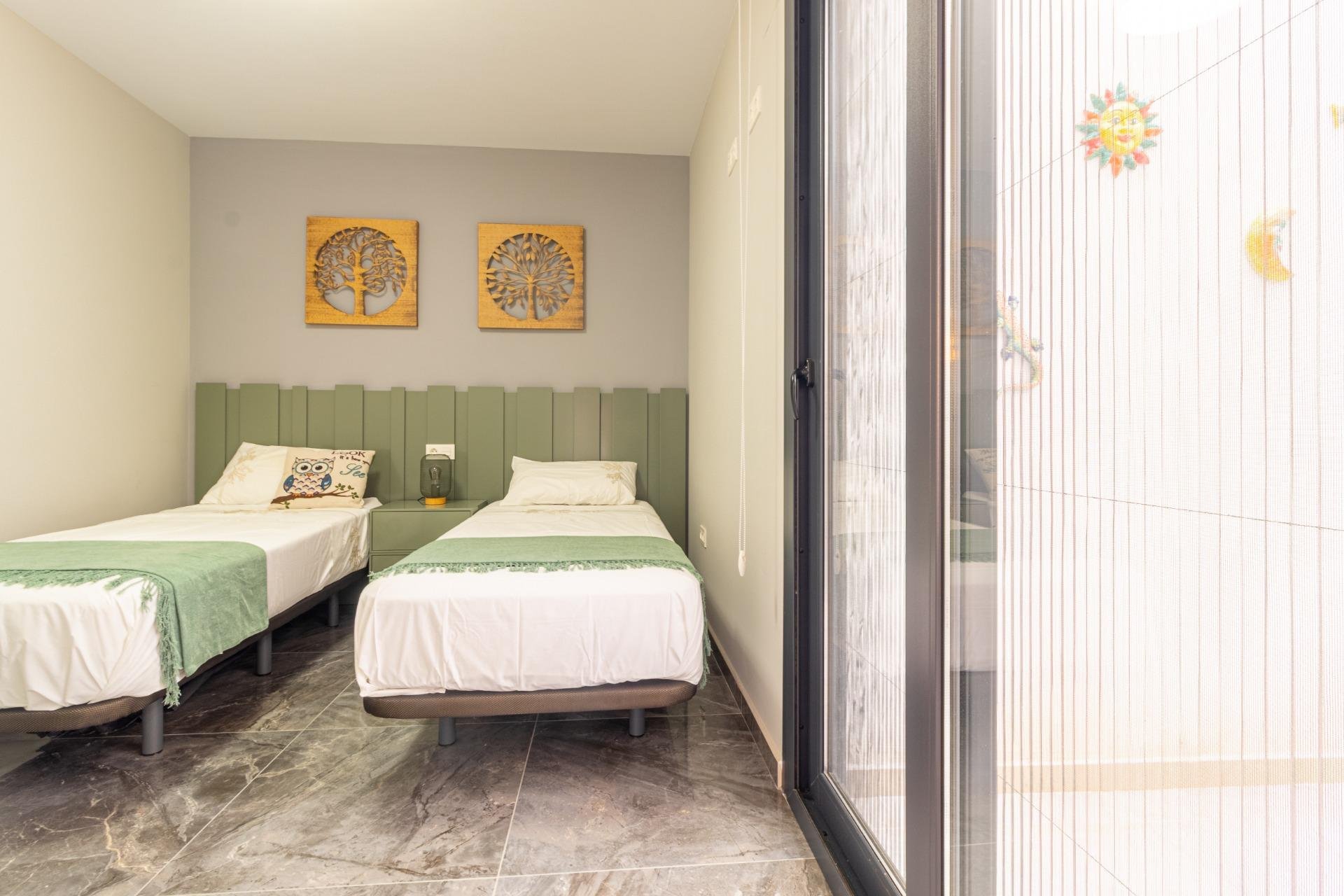 Resale - Apartment / Flat * - Orihuela Costa - La Florida *