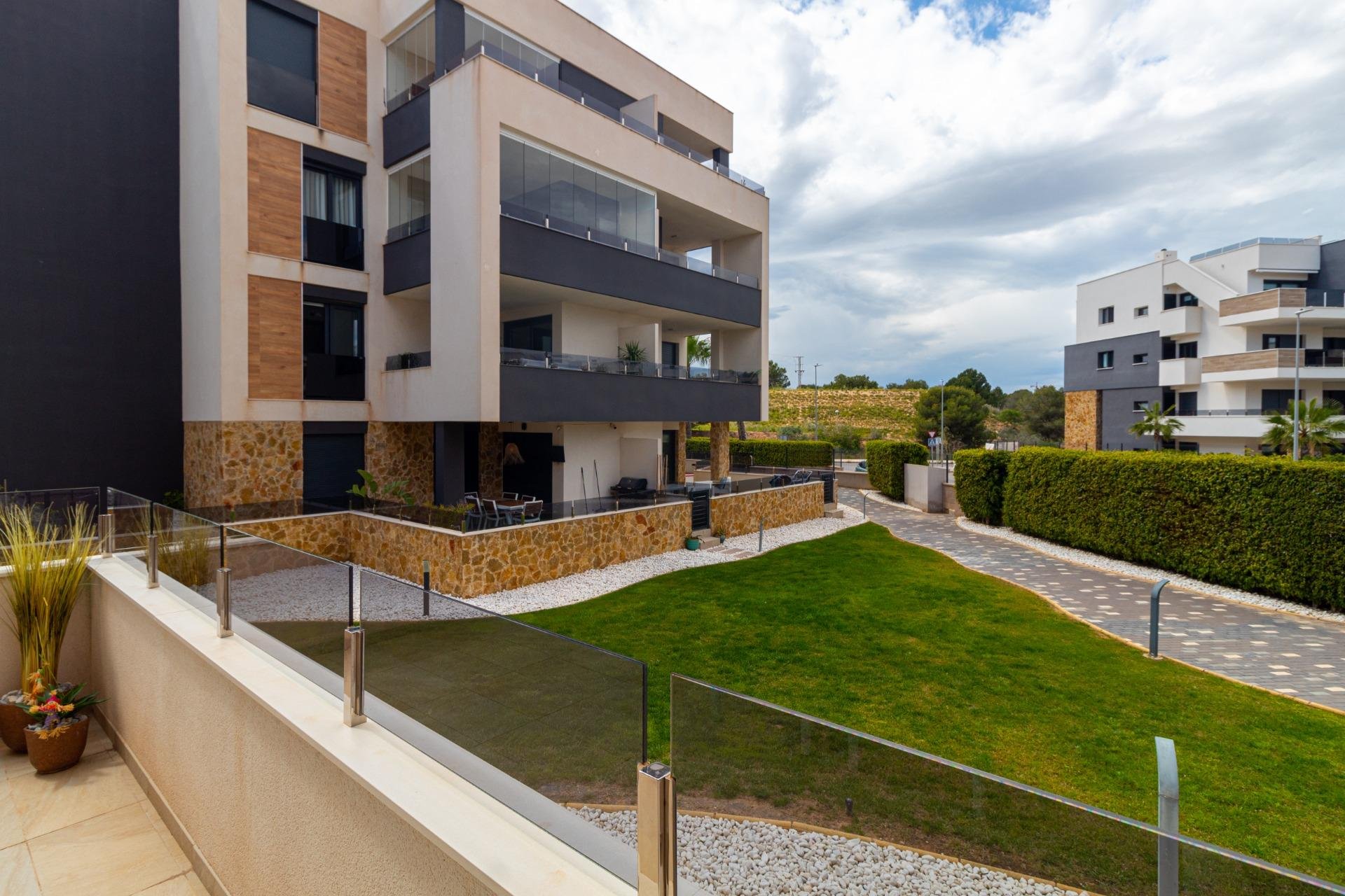 Resale - Apartment / Flat * - Orihuela Costa - La Florida *