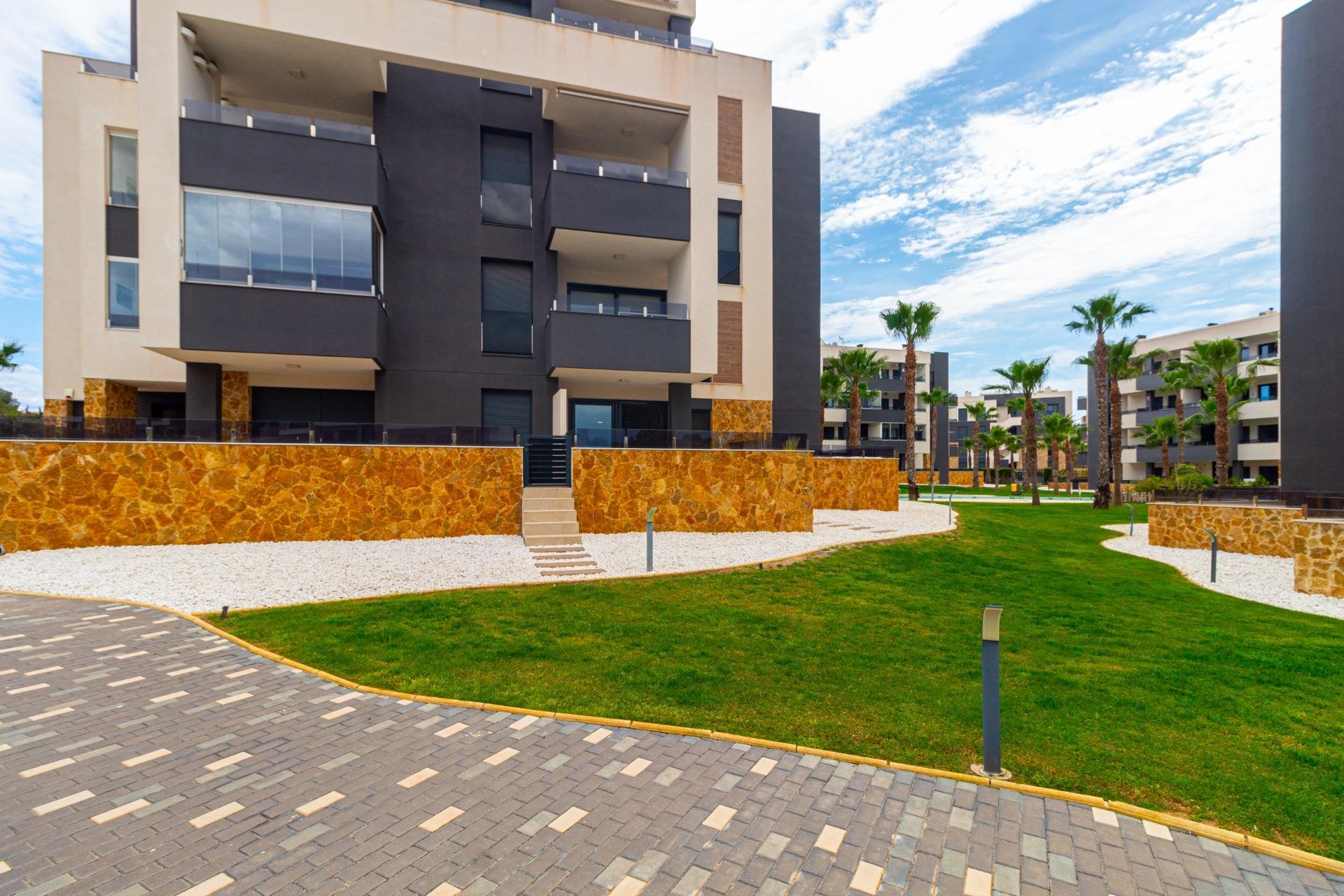 Resale - Apartment / Flat * - Orihuela Costa - La Florida *