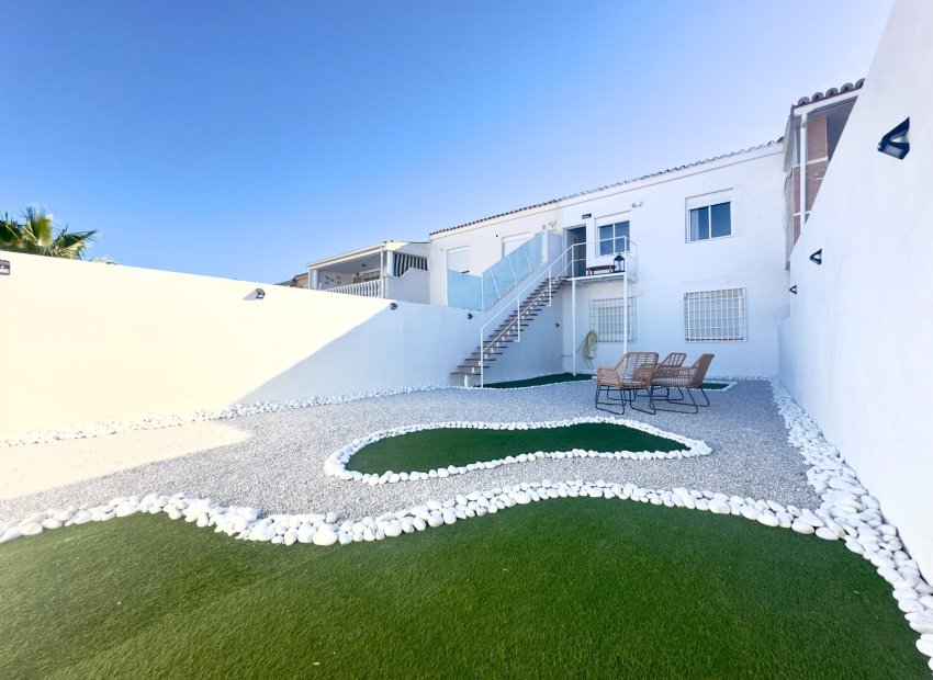 Resale - Apartment / Flat * - Orihuela Costa - La Regia *