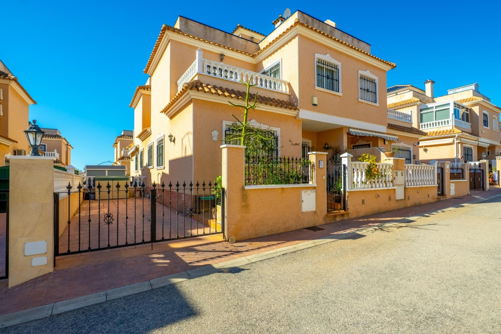 Resale - Apartment / Flat * - Orihuela Costa * - La Regia *