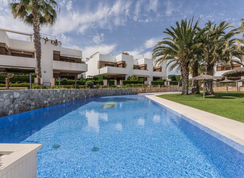 Resale - Apartment / Flat * - Orihuela Costa - La Zenia *