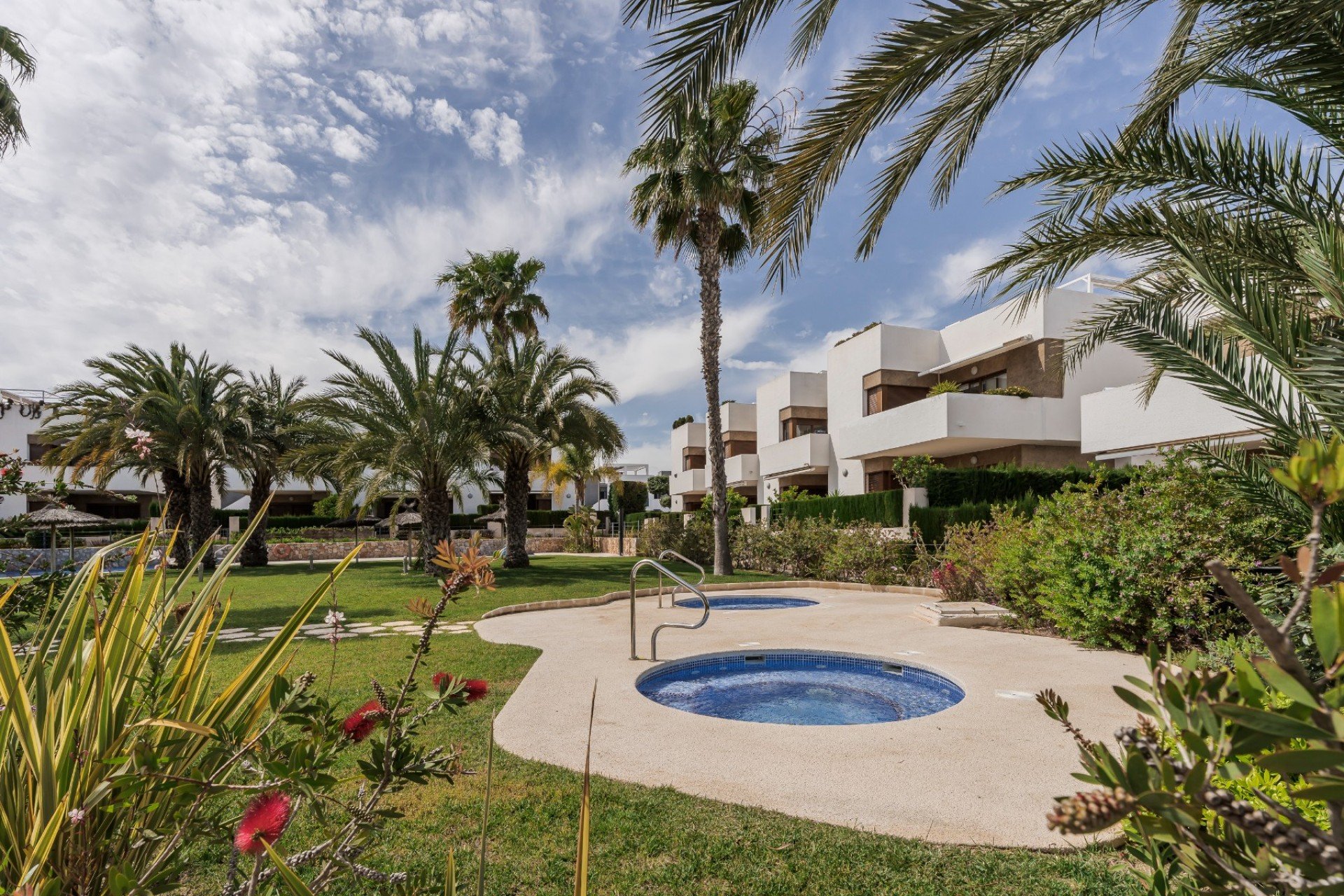 Resale - Apartment / Flat * - Orihuela Costa - La Zenia *