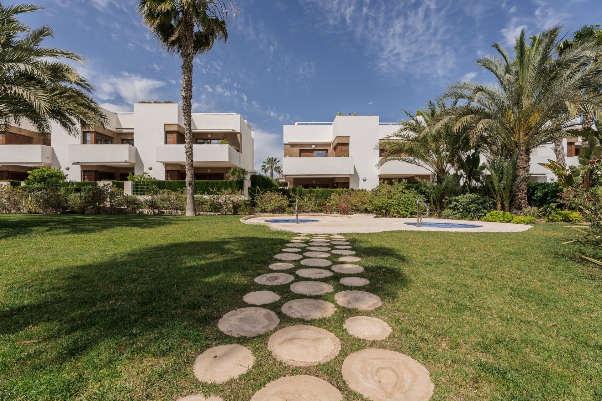 Resale - Apartment / Flat * - Orihuela Costa - La Zenia *