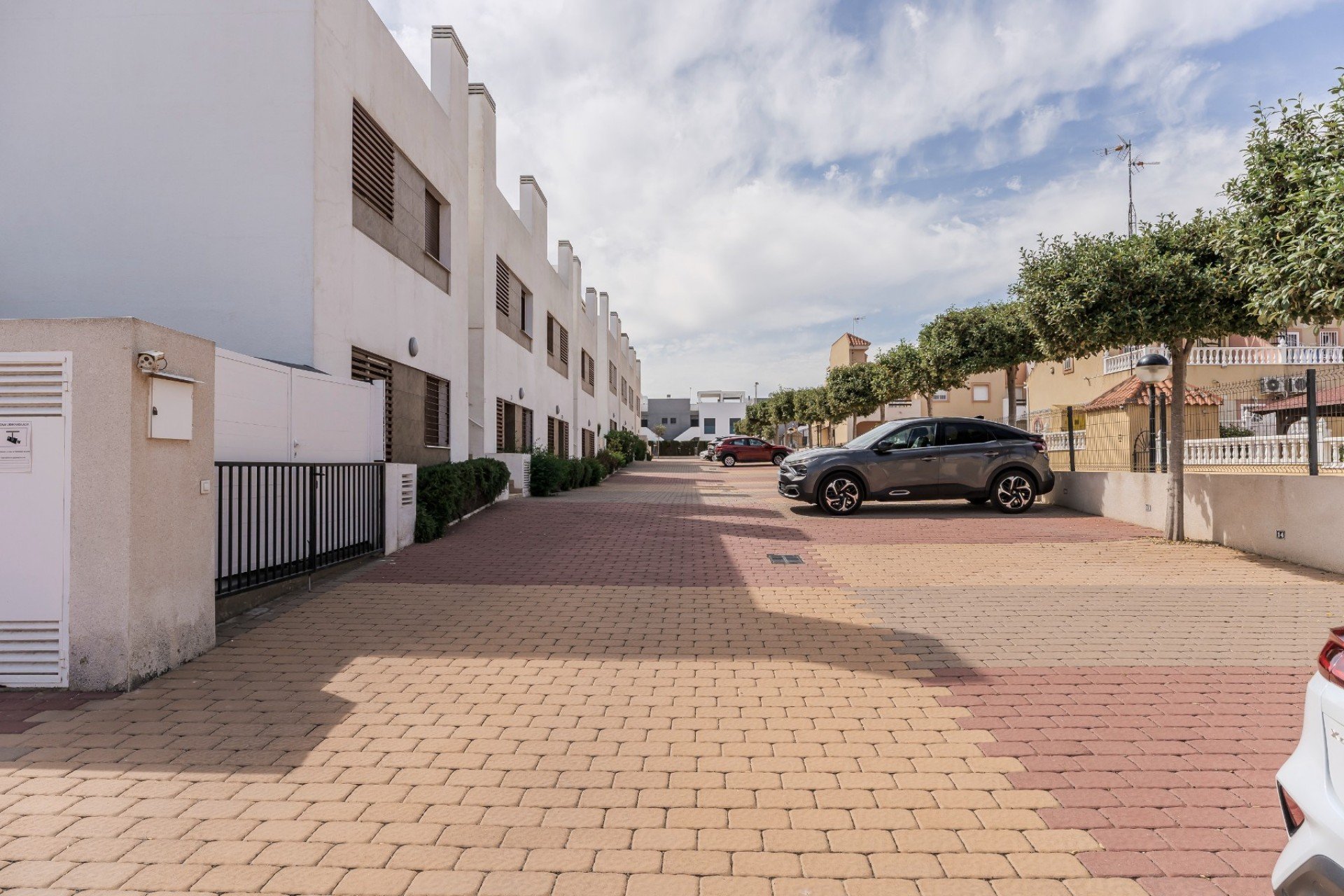 Resale - Apartment / Flat * - Orihuela Costa - La Zenia *