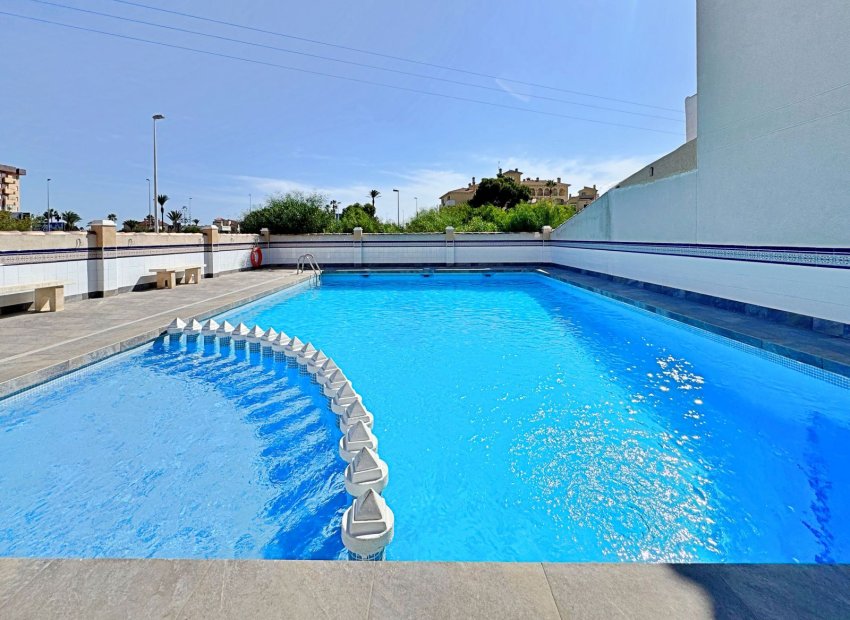 Resale - Apartment / Flat * - Orihuela Costa - La Zenia *