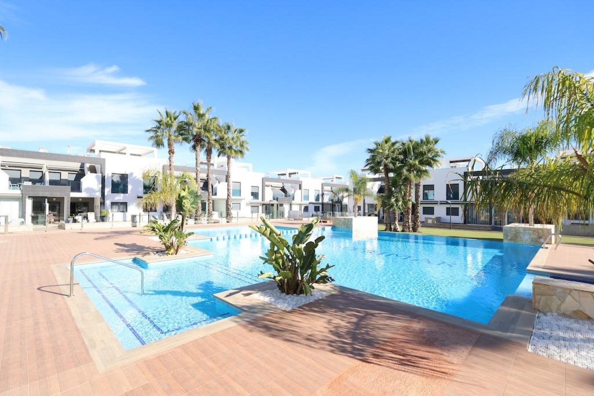 Resale - Apartment / Flat * - Orihuela Costa - La Zenia *