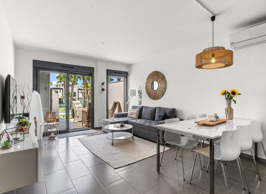 Resale - Apartment / Flat * - Orihuela Costa * - La Zenia *