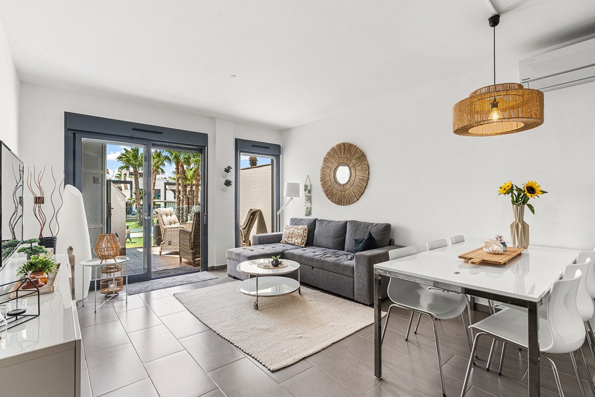 Resale - Apartment / Flat * - Orihuela Costa * - La Zenia *