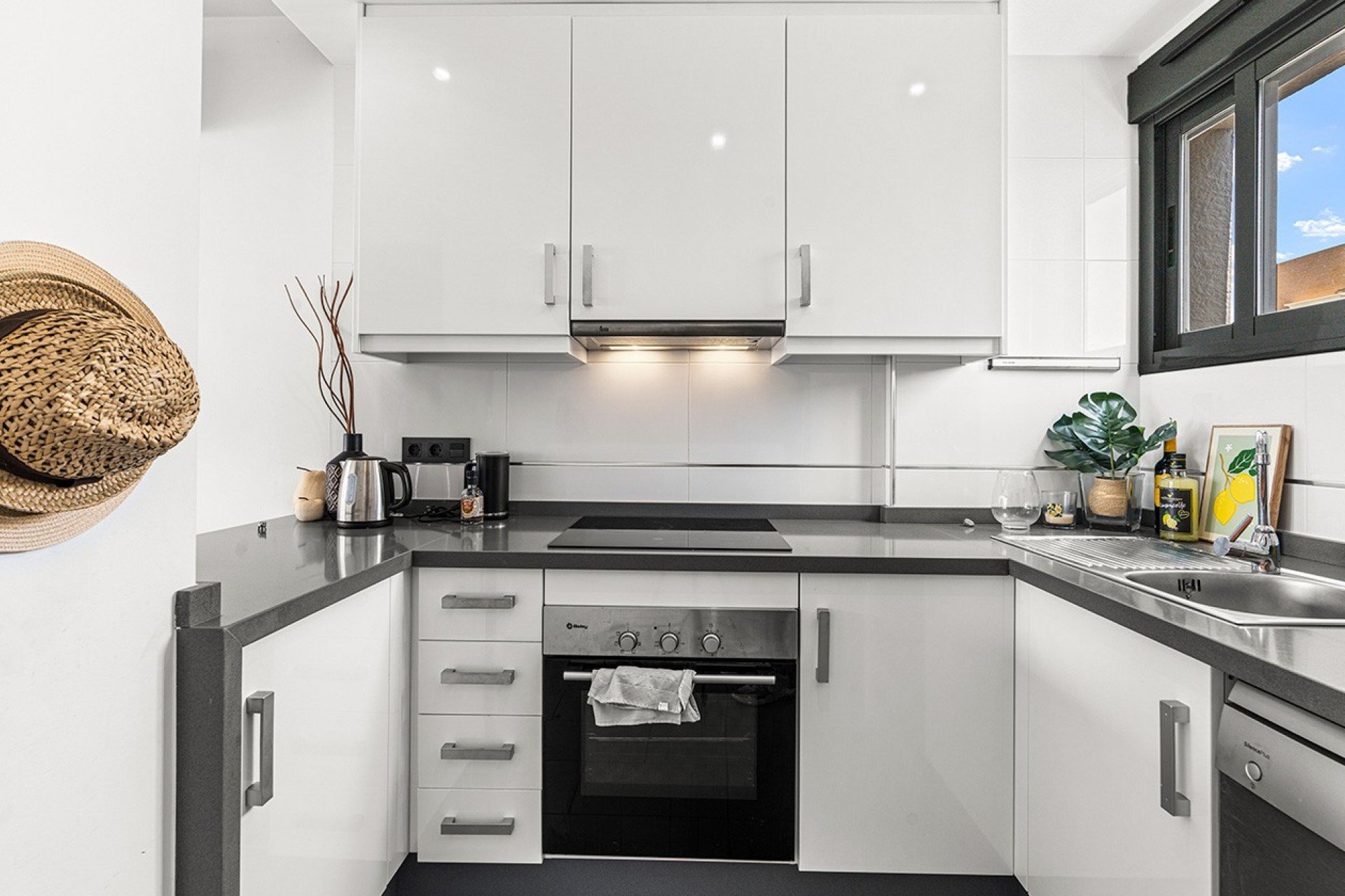 Resale - Apartment / Flat * - Orihuela Costa * - La Zenia *